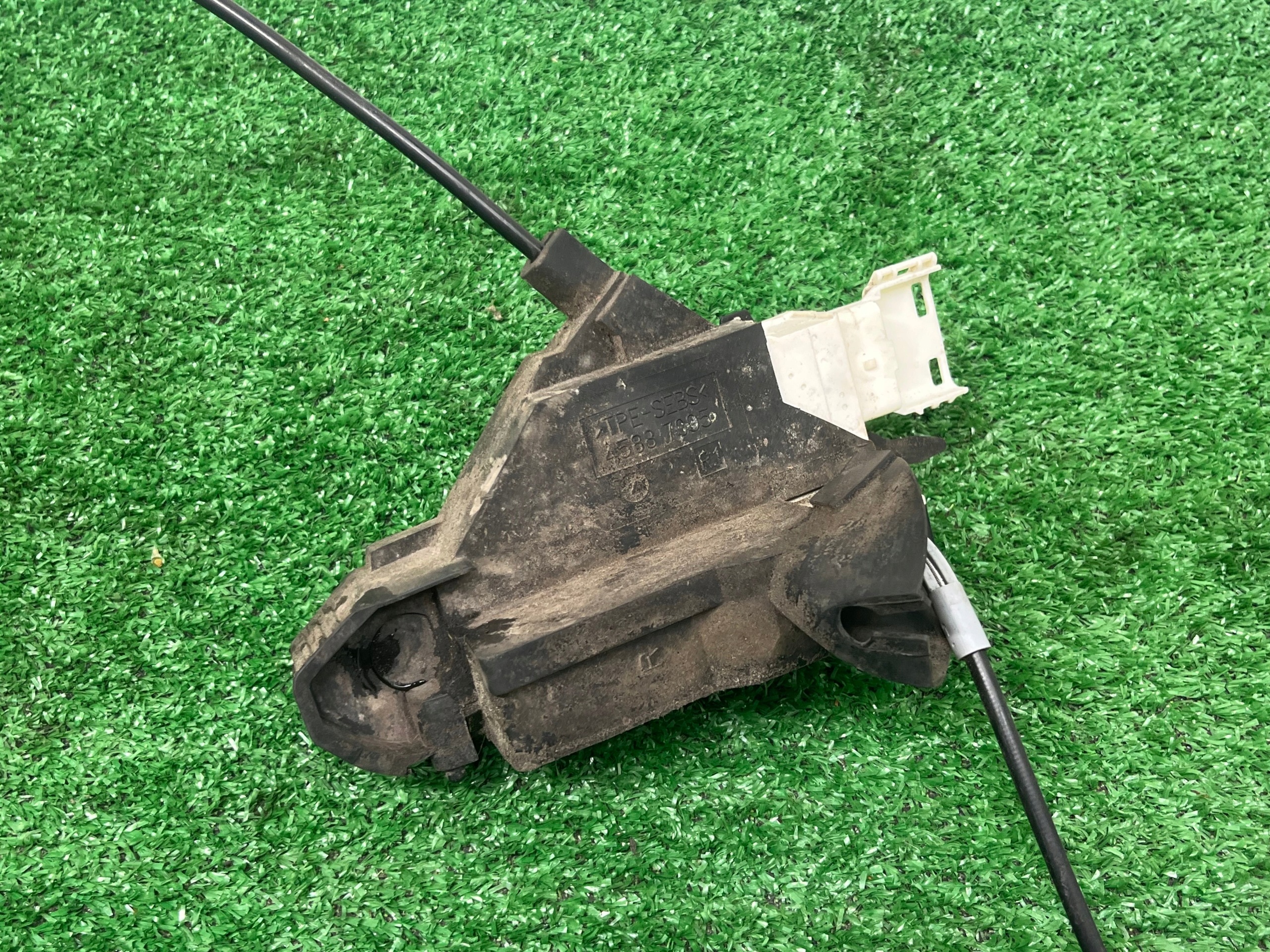 lock door right front CITROEN C4 6 PIN 9686719780
