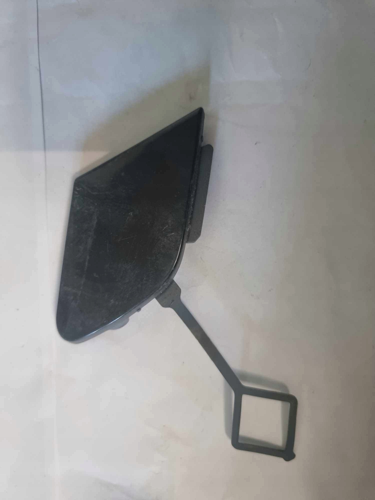 PEUGEOT 208 -> Abschleppöse der Stoßstange vorne