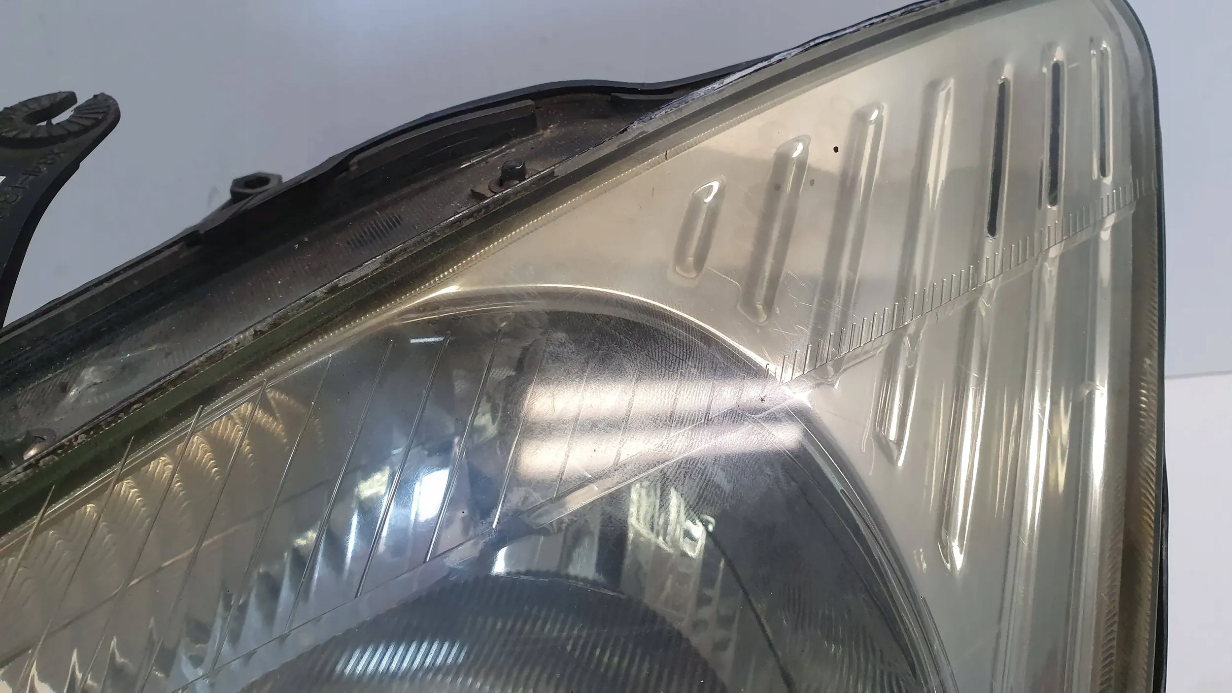 light front left Ford Focus MK1 98