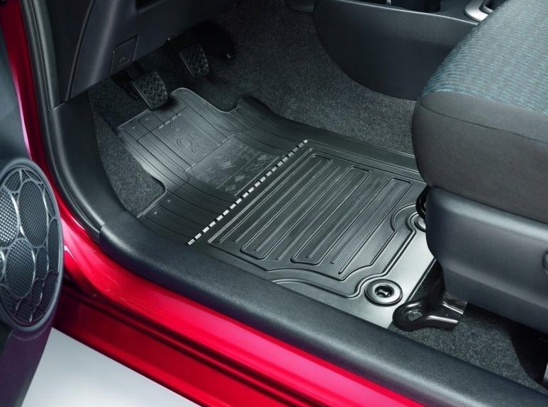 Toyota Yaris Originálne gumové koberčeky komplet PZ49K-B035A-RJ Oe
