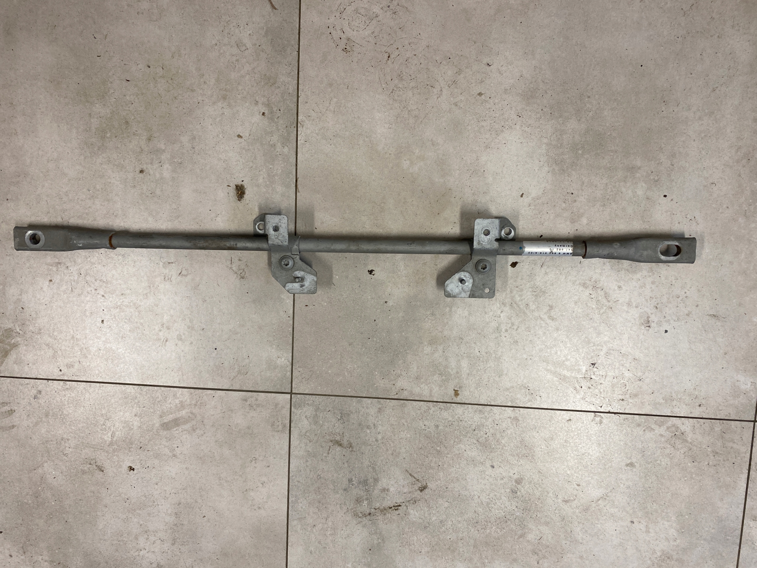 BMW i3 поперечина кронштейн передній 6862916