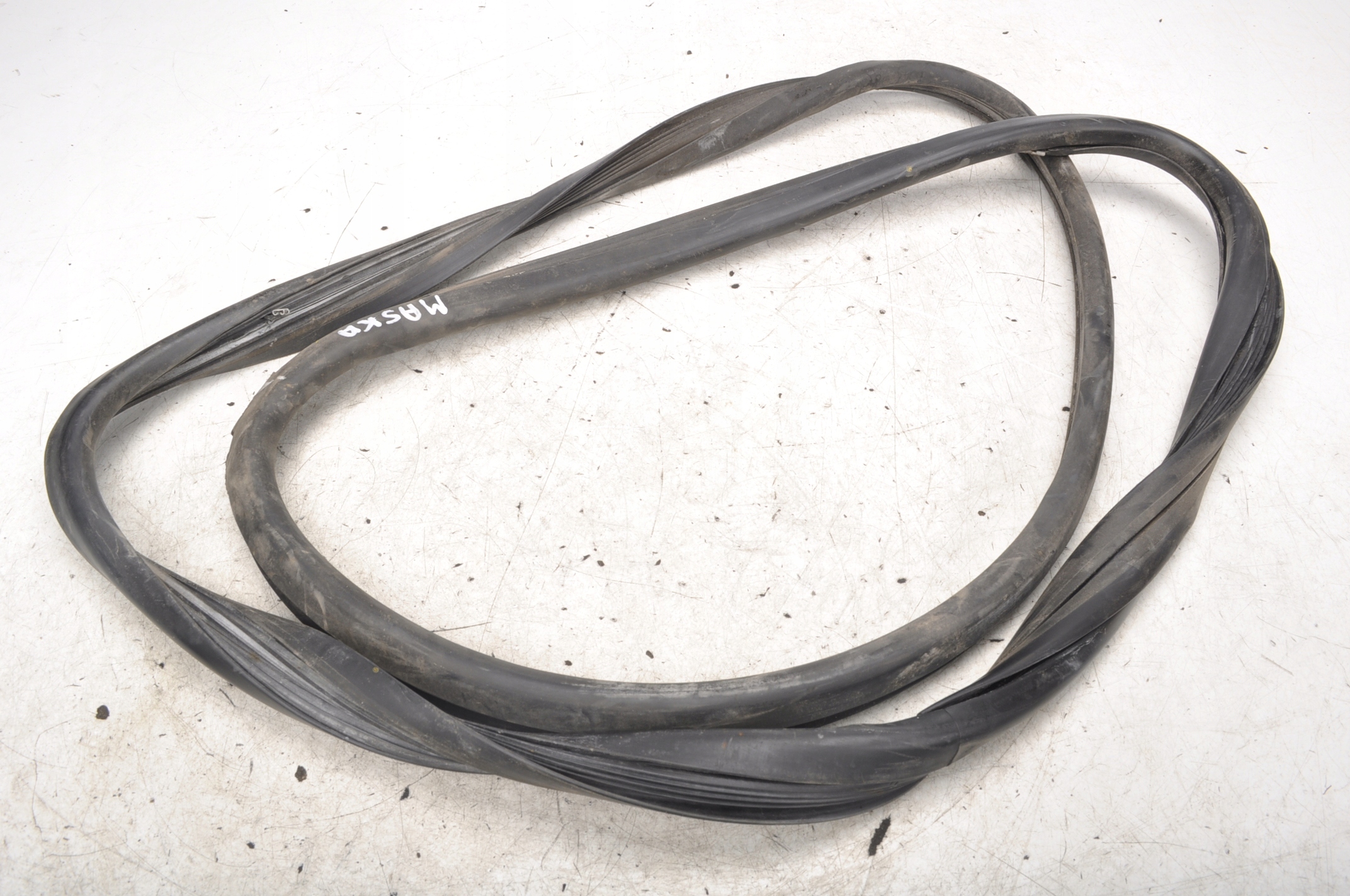 PORSCHE 911 II 930 USZCZELKA MASKI