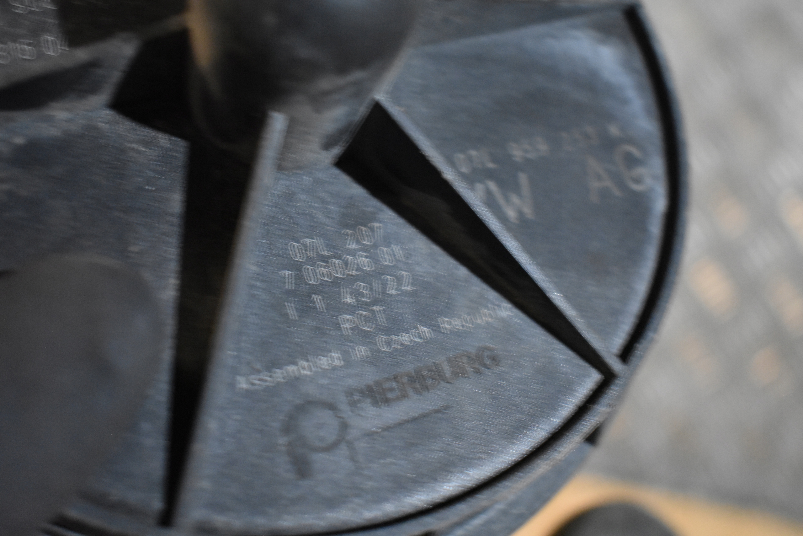 IDEALNA pump air WTORNEGO AUDI R8 1