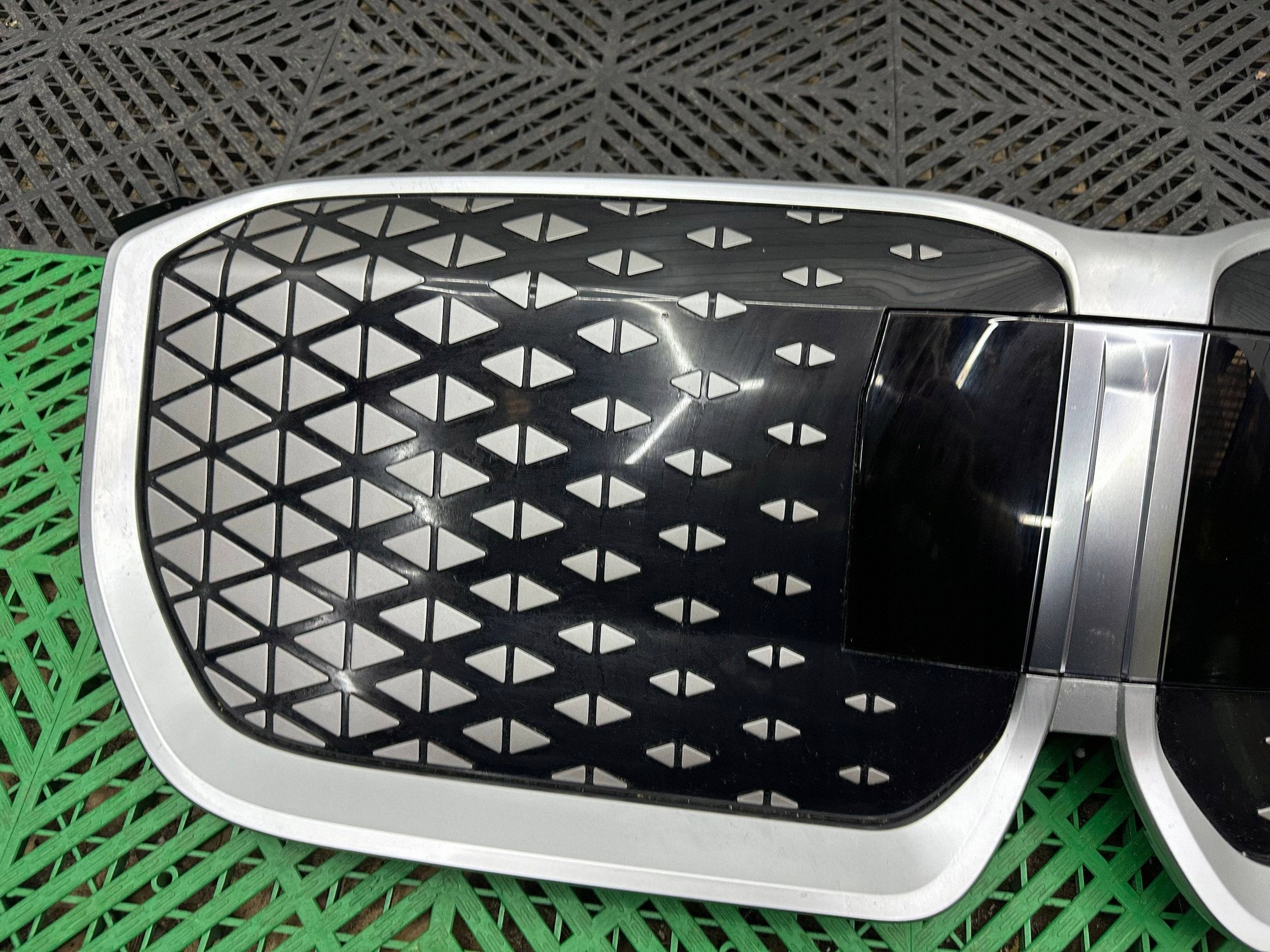 masque radiateur (grille) BMW X1 U11 5A7D664
