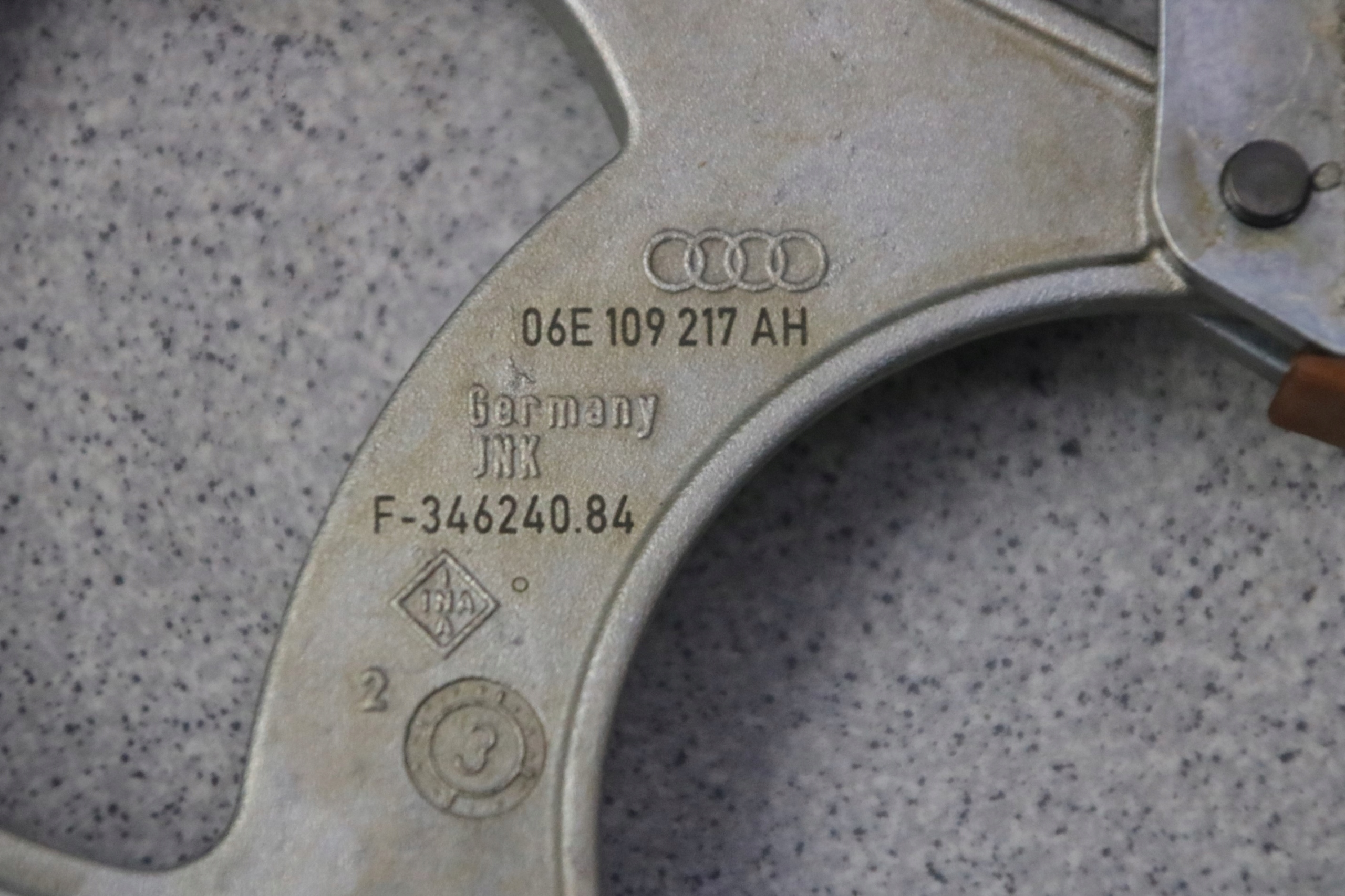 AUDI A8 D4 3,0 TFSI Spanner des Zahnrads 06E109217AH