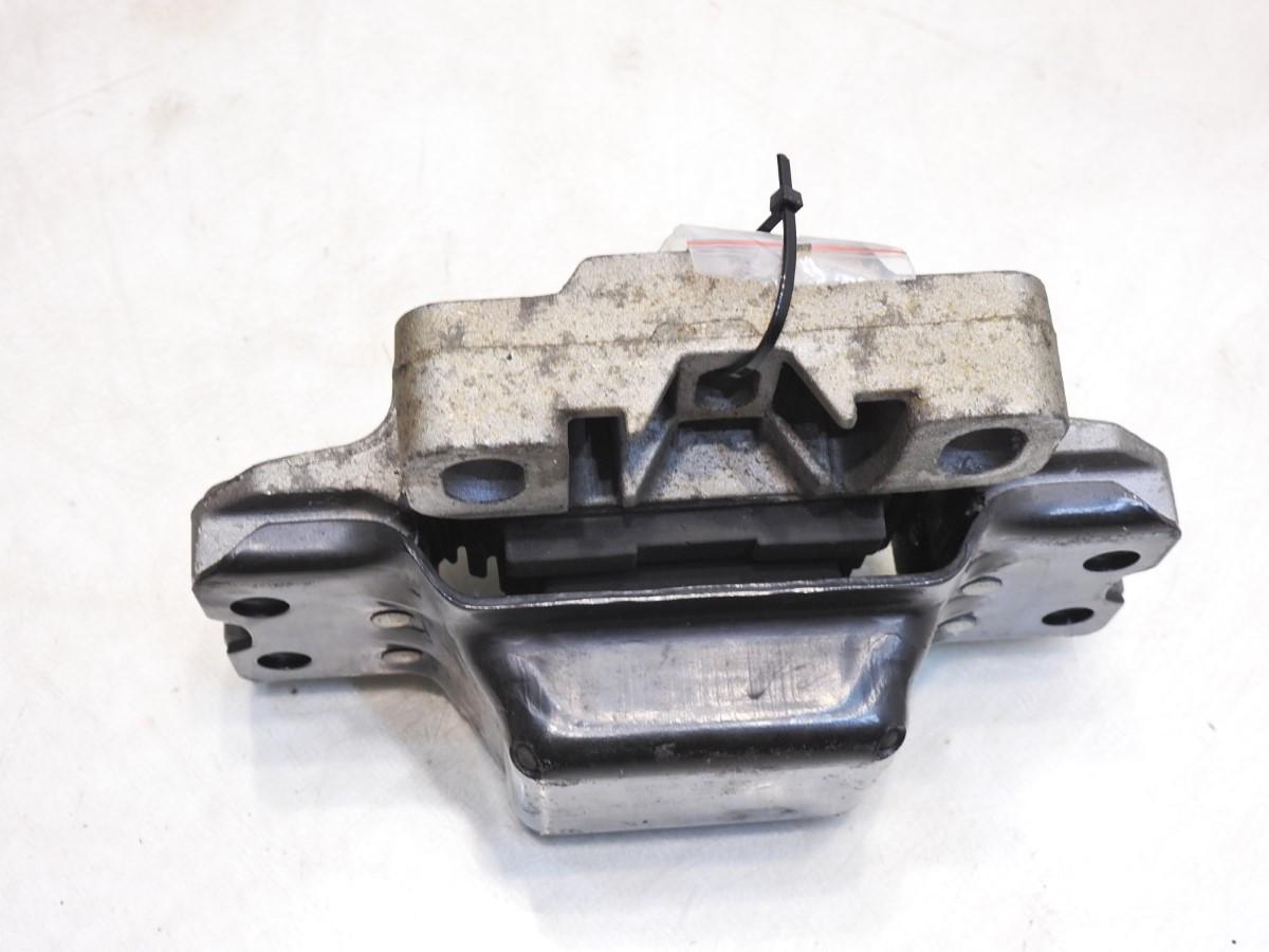 ŁAPA PODUSZKA SKRZYNI VW GOLF V 1.9 TDI Typ samochodu Samochody osobowe