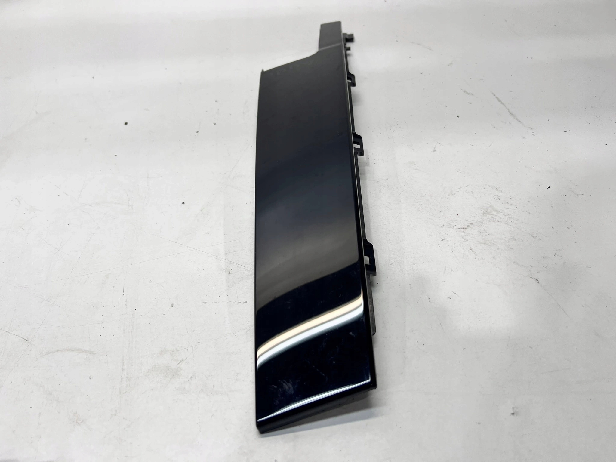 cap cover SLUPKA AUDI A3 8Y left front 8Y0837902