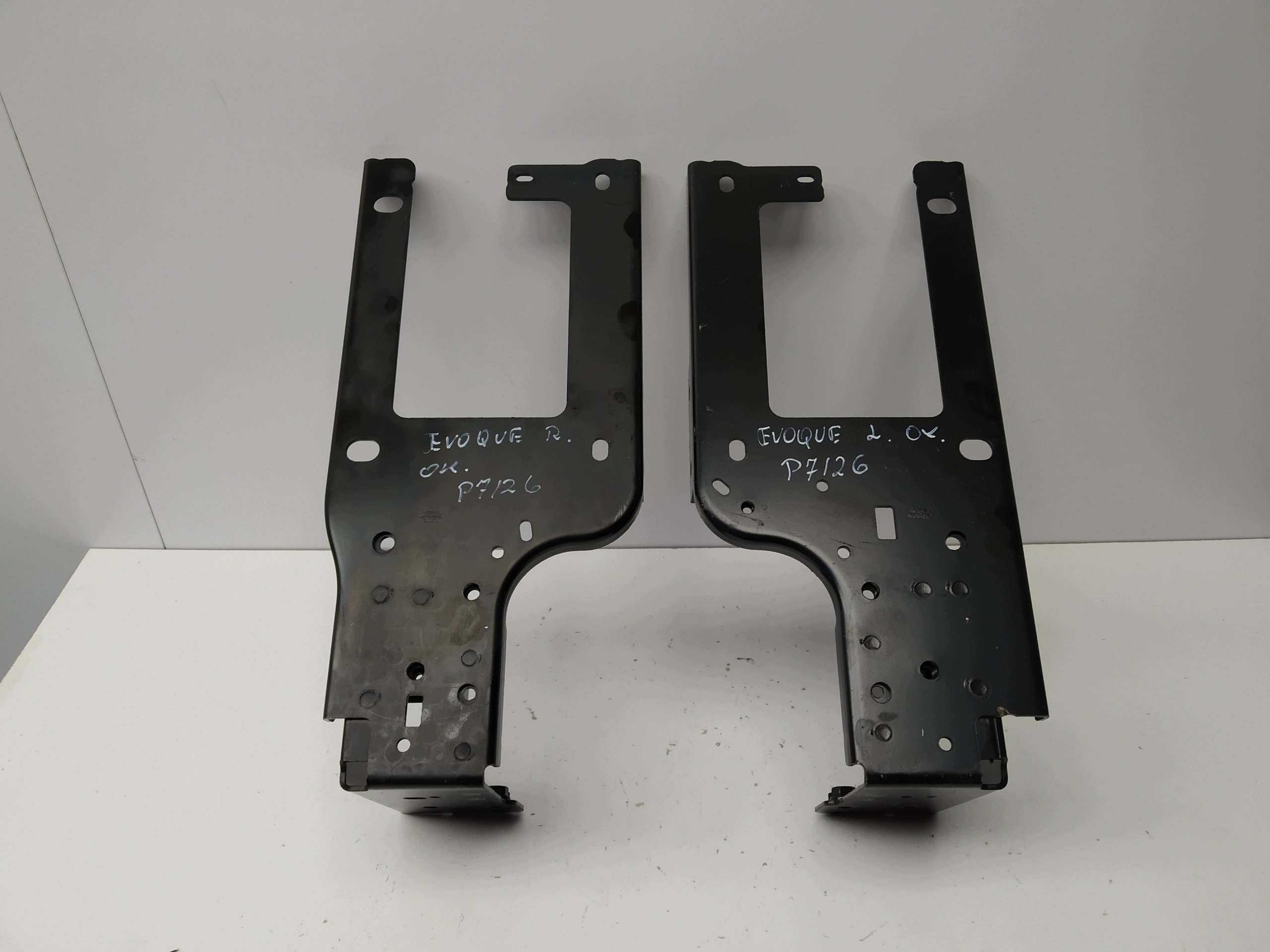 2018r + Range Rover Evoque II L551 console holder radiator left right