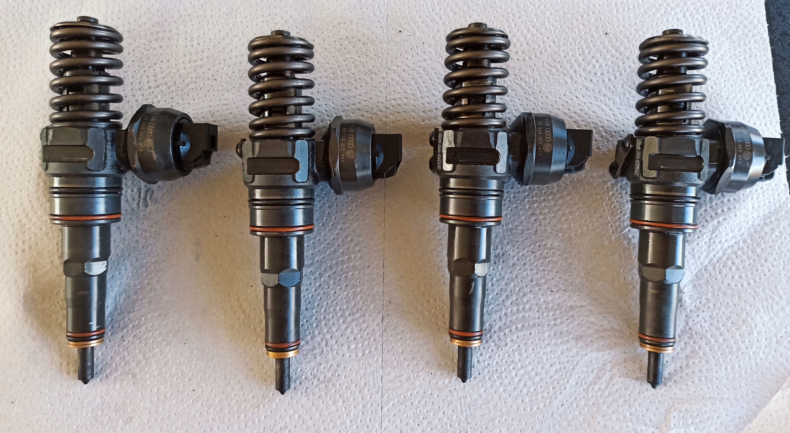 POMPOWTRYSKI POMPOWTRYSKIWACZE VW 1.9TDI . 038139073AJ