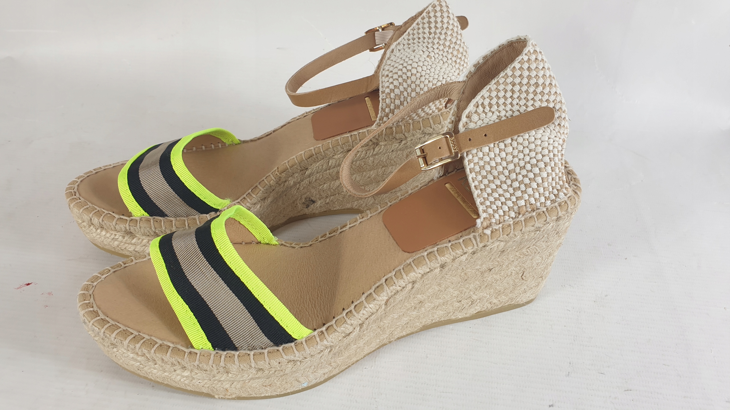 Kana Dámské Sandály Na Klínku, Velikost 40