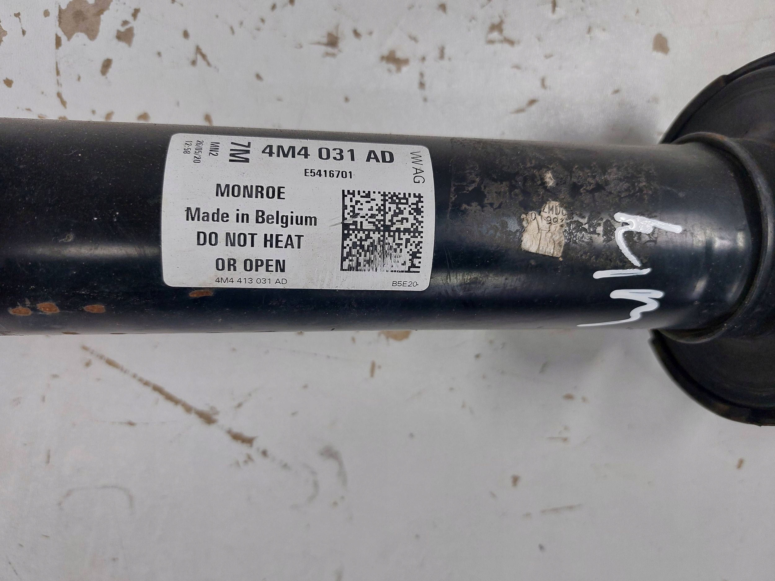 shock absorber front front side left Volkswagen Tiguan 4M4413031AD