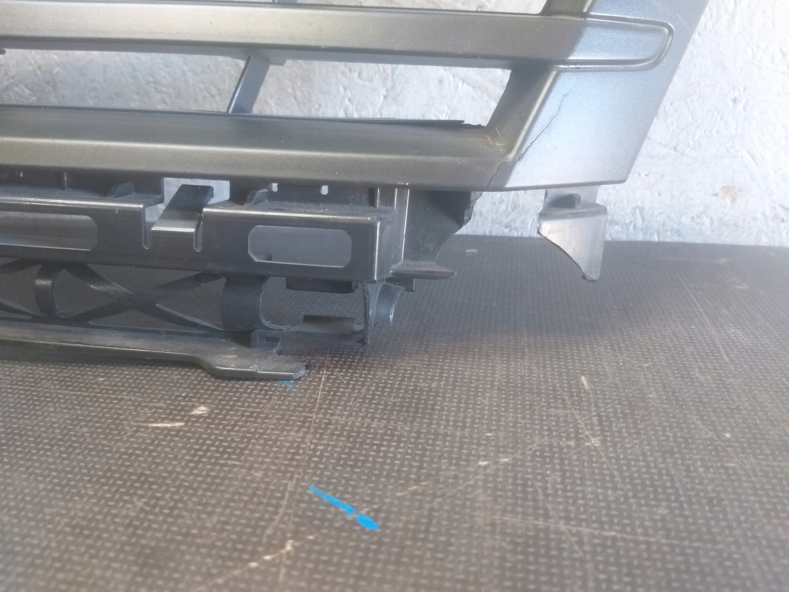 Grille VW CADDY 10-15 1T0853651BQ