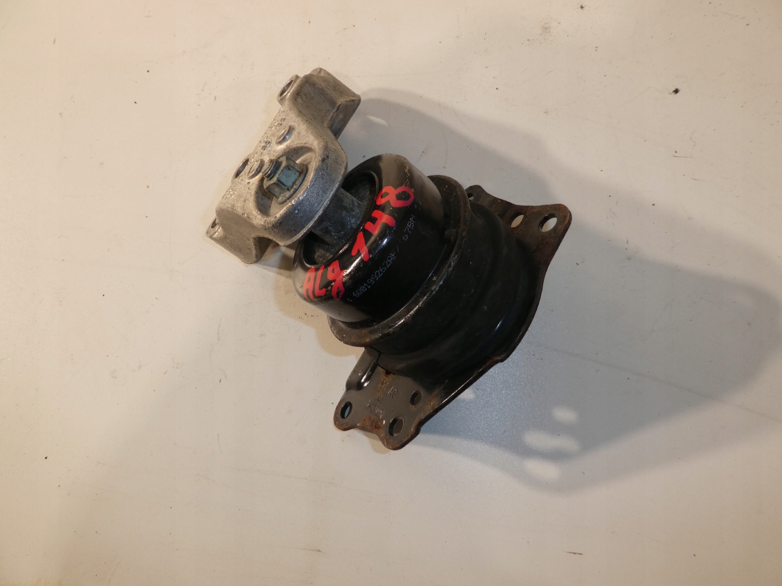 holder engine mount 6Q0199185N VW SEAT SKODA