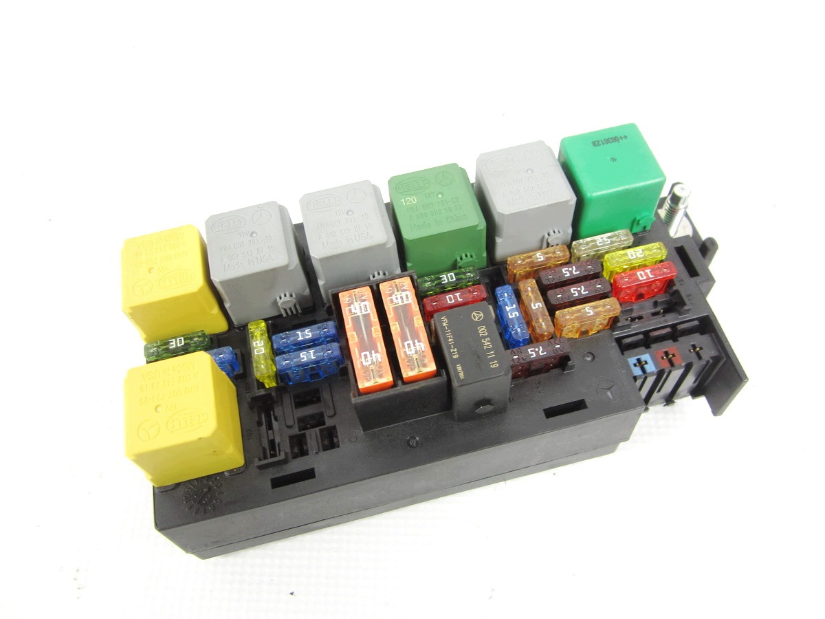 compartment of fuses front front Mercedes W251 R-klasa