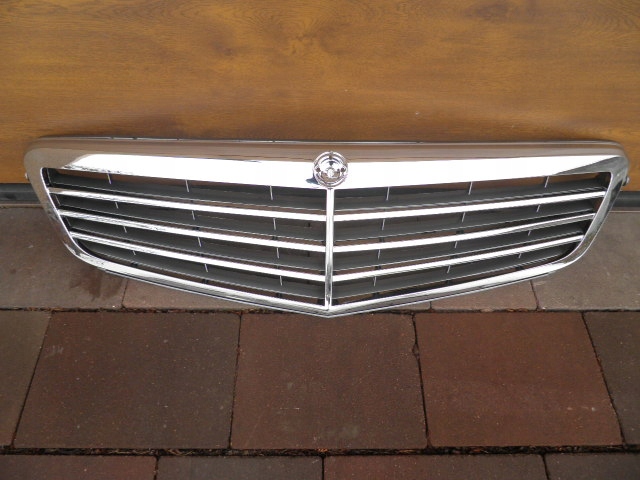 MERCEDES C- класс W204 W-204---решетка радиатора