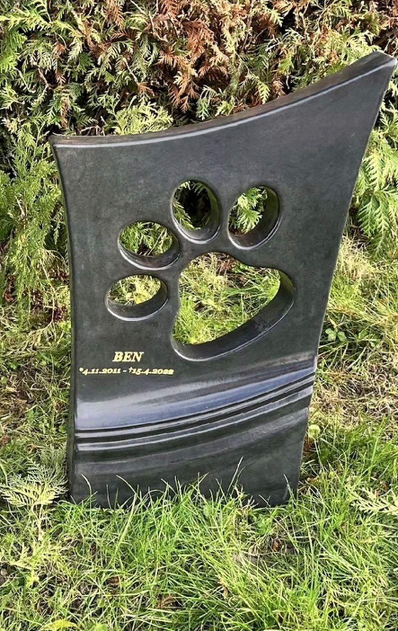Levně Pomník Bellis s gravírováním různé barvy