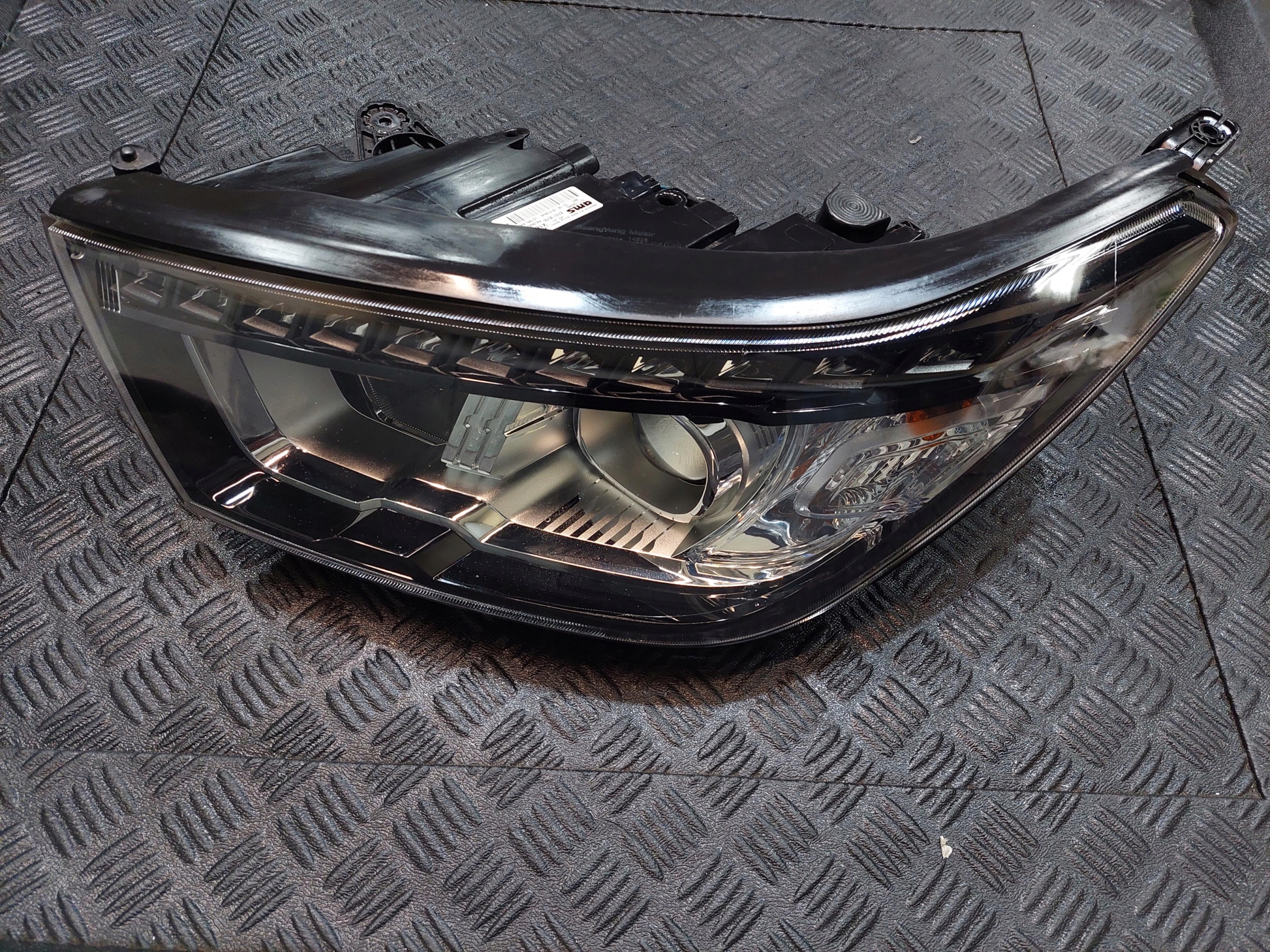 light front left front left EUROPA SSANGYONG TIVOLI XLV