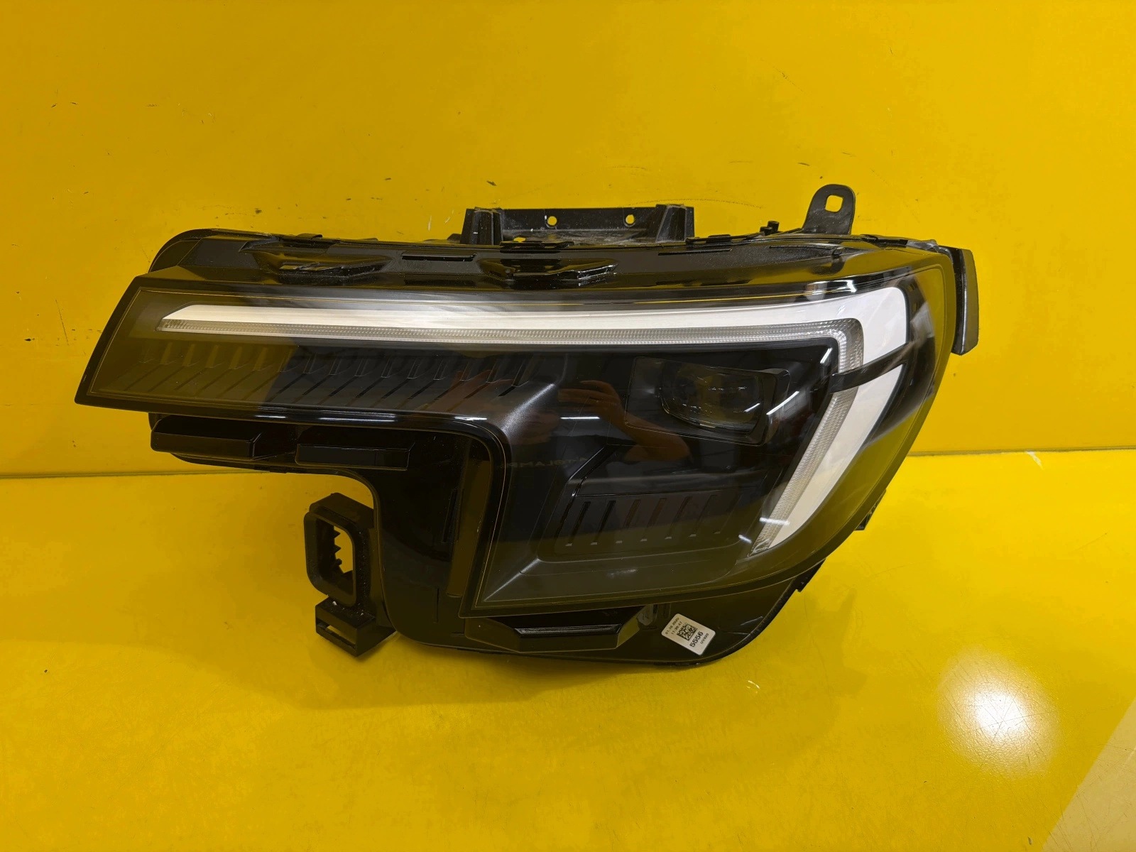 light left front Ford Explorer EV 2023- R2KB-13E015-CH
