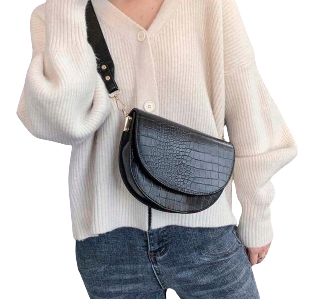 Torebka na ramię półokrągła szeroki pasek wzór skóry krokodyla