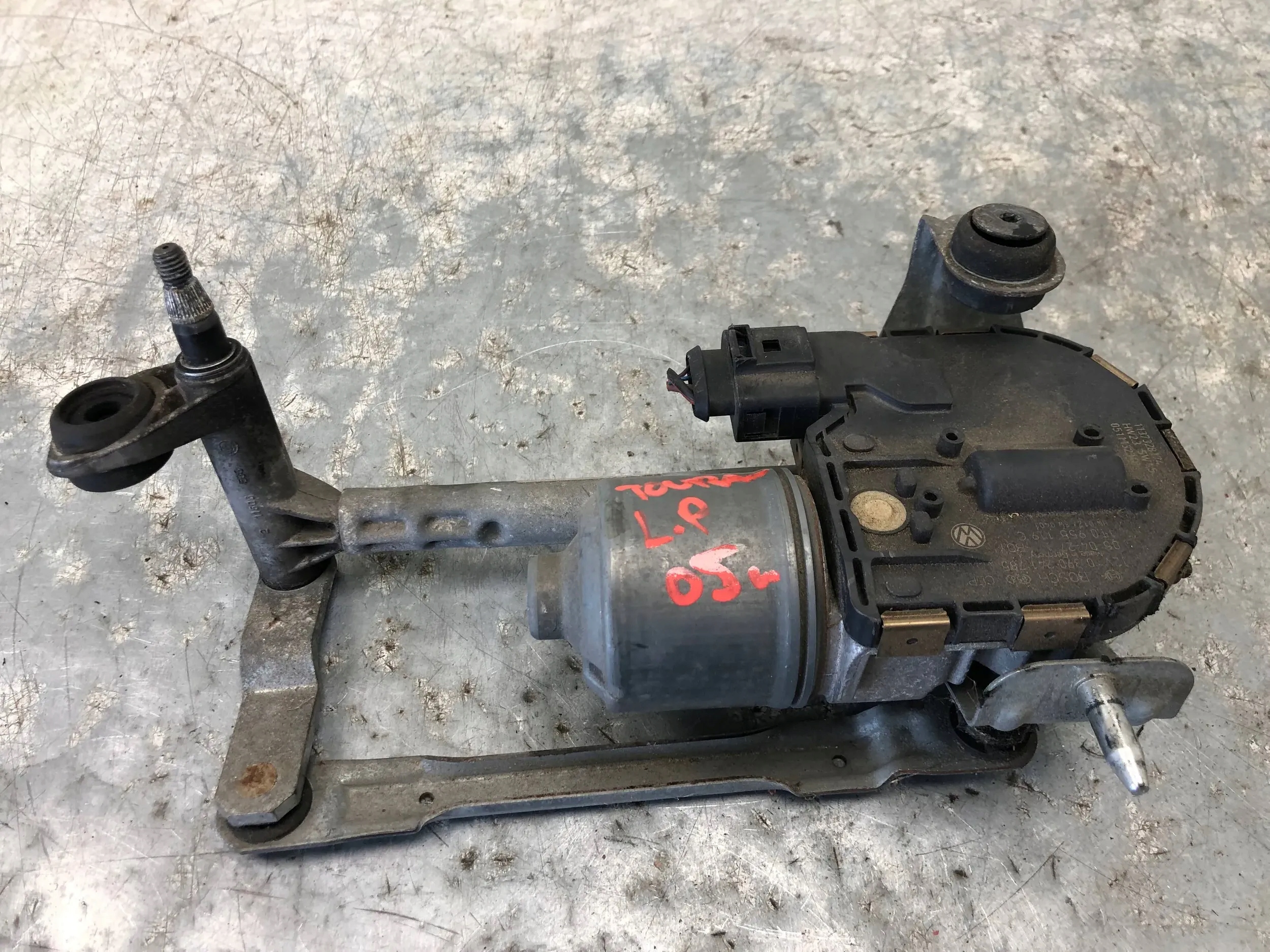 wiper mechanism left front VW TOURAN 1T0955023E