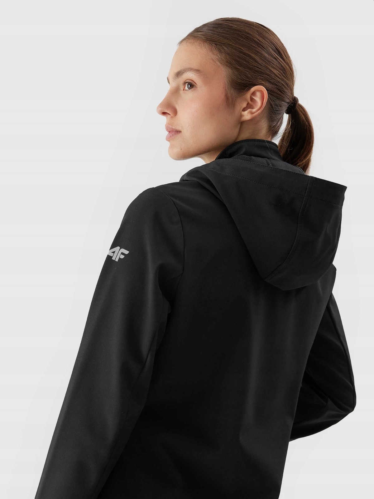 DAMSKA KURTKA SOFTSHELL WIATROODPORNA 4F Z KAPTUREM MEMBRANA 5000 S Rozmiar S