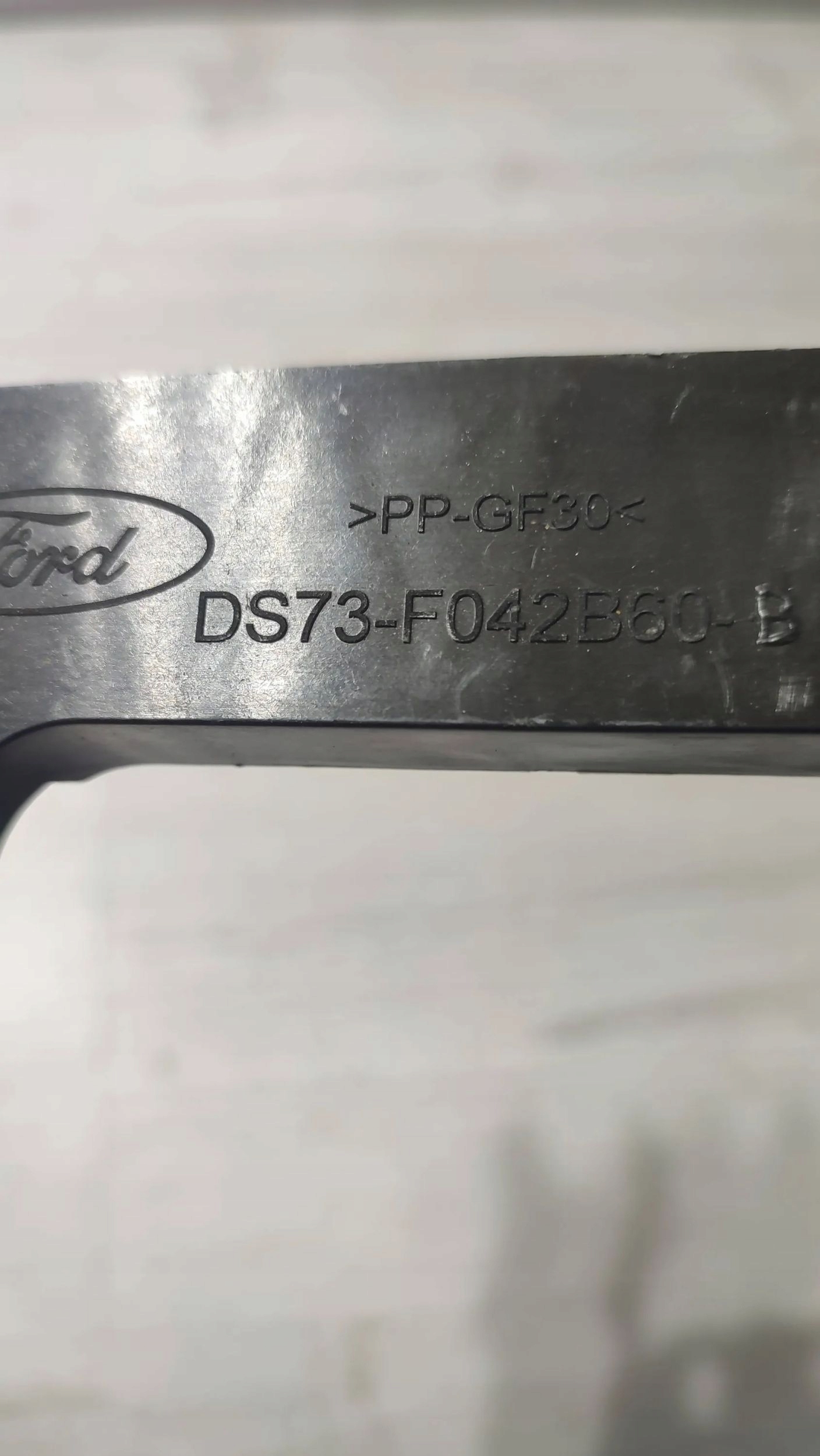 Ford Mondeo MK5 16r 2.0TDCi Support plaque tunel Moyenne
