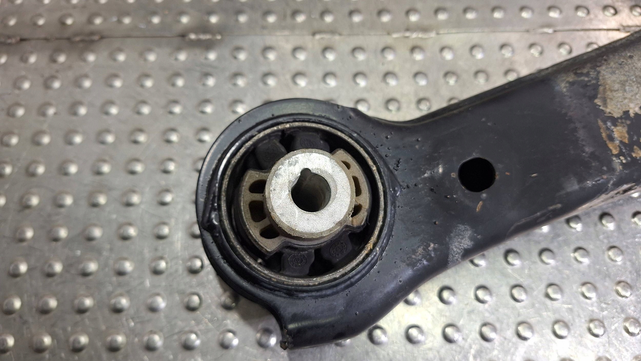 arm left front A9103330000 MERCEDES SPRINTER W907 W910 CRAFTER