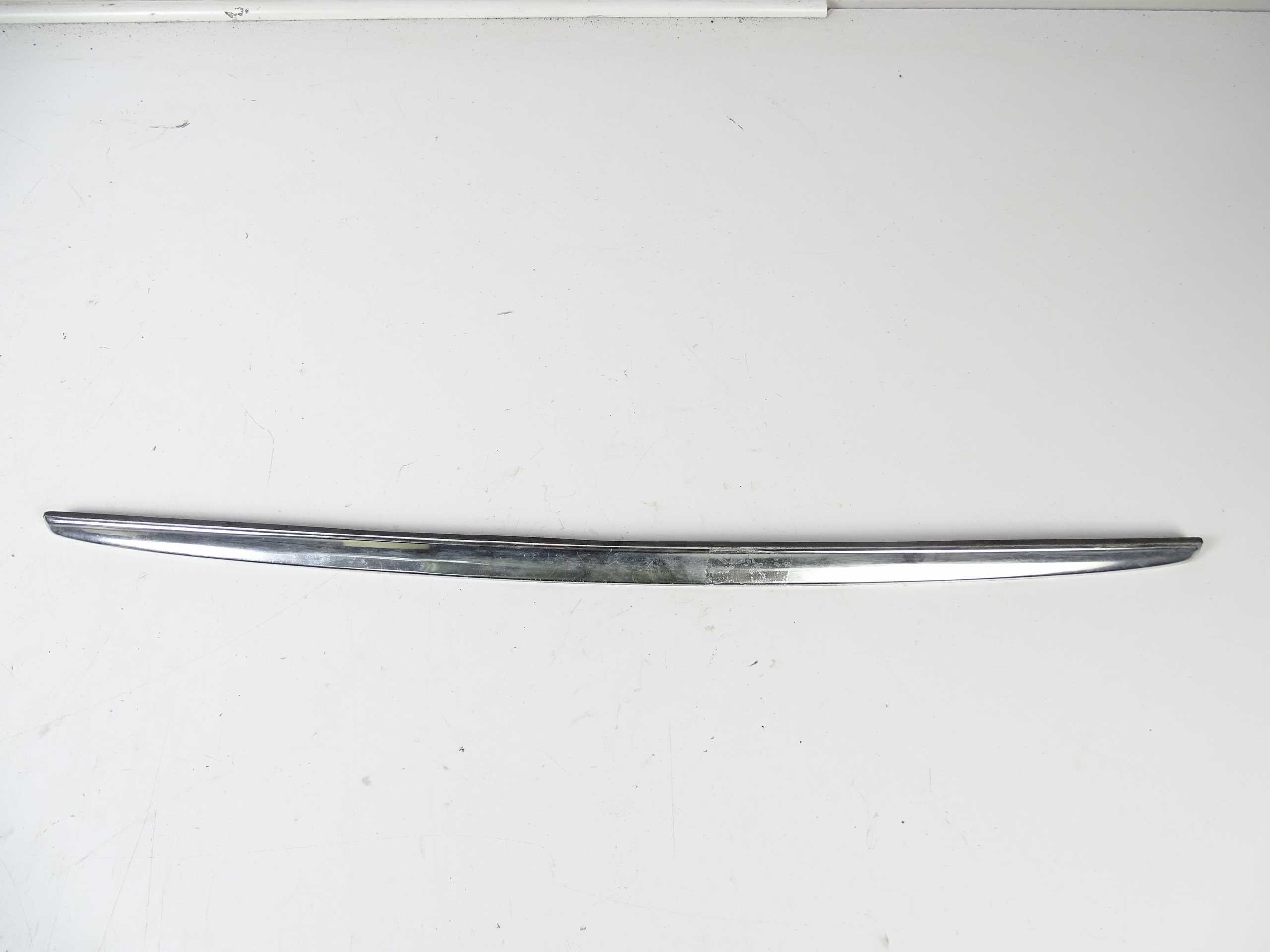 A1267580196 - Mercedes S W126 накладка крышки багажника