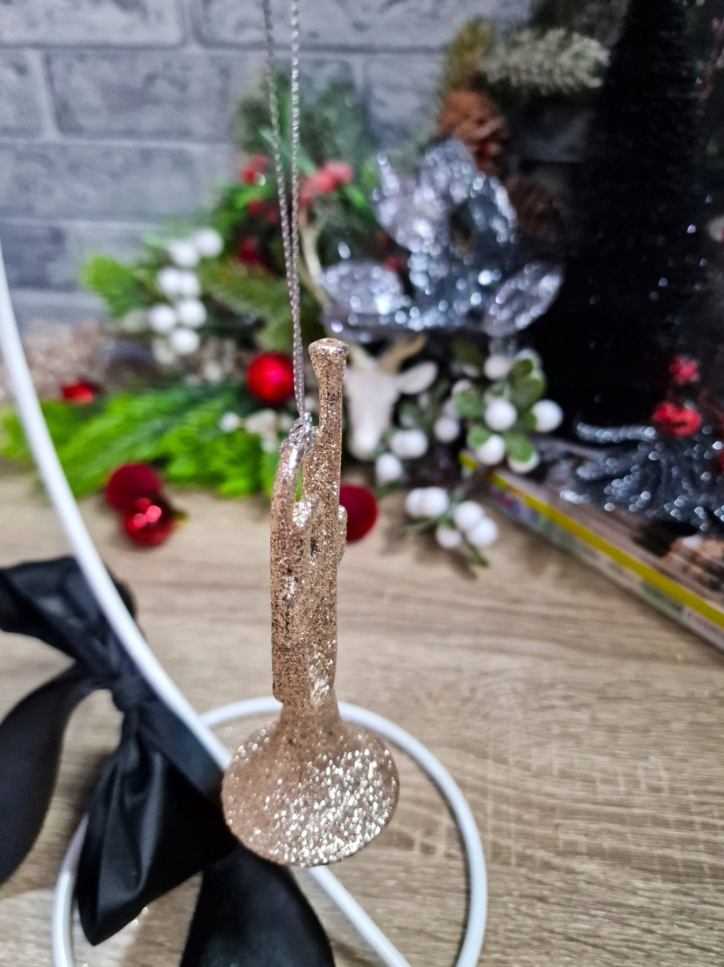 OZDOBA ŚWIĄTECZNA - ZAWIESZKA TRĄBKA - szampański Wysokość produktu 12 cm