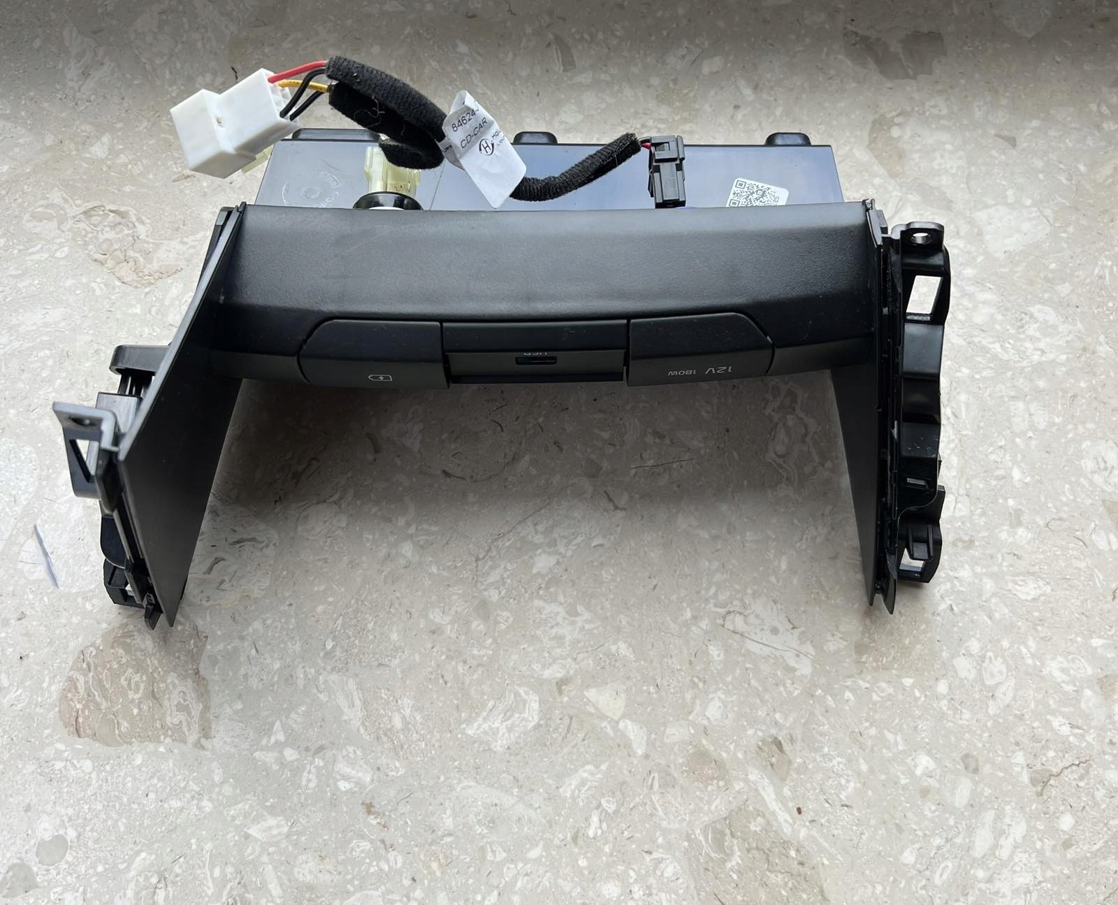 KIA CEED III 17-22 Abdeckung, Hutablage Handschuhfach mitte 84681-J7000