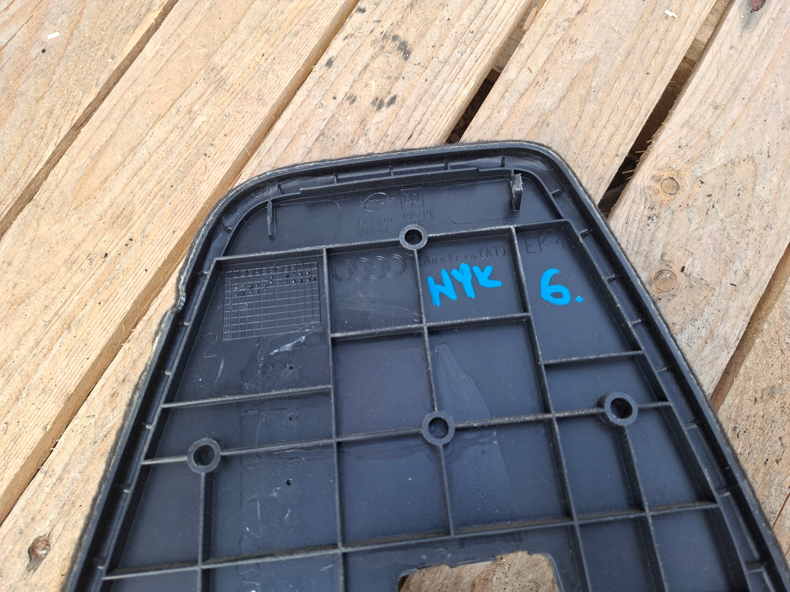 spoiler side upholstery boot right rear part AUDI Q7 4L