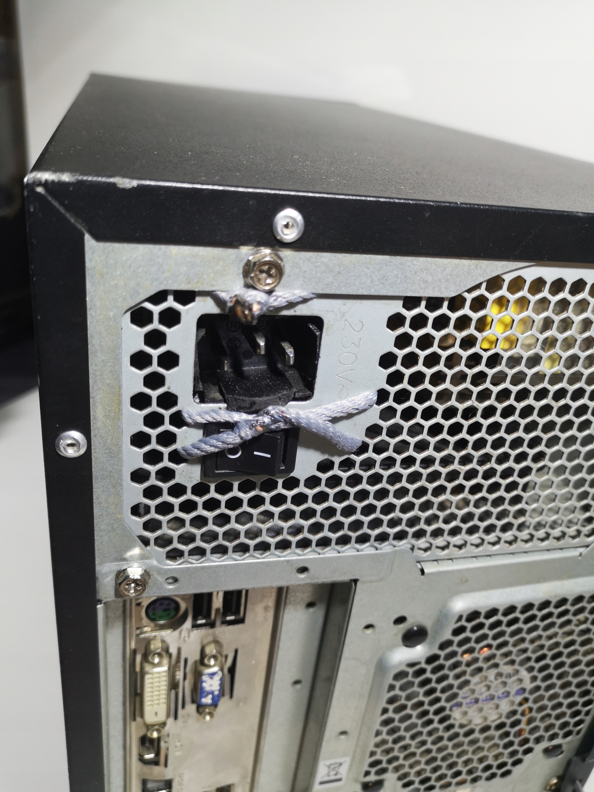 Komputer stacjonarny + monitor Taktowanie bazowe procesora 3 GHz