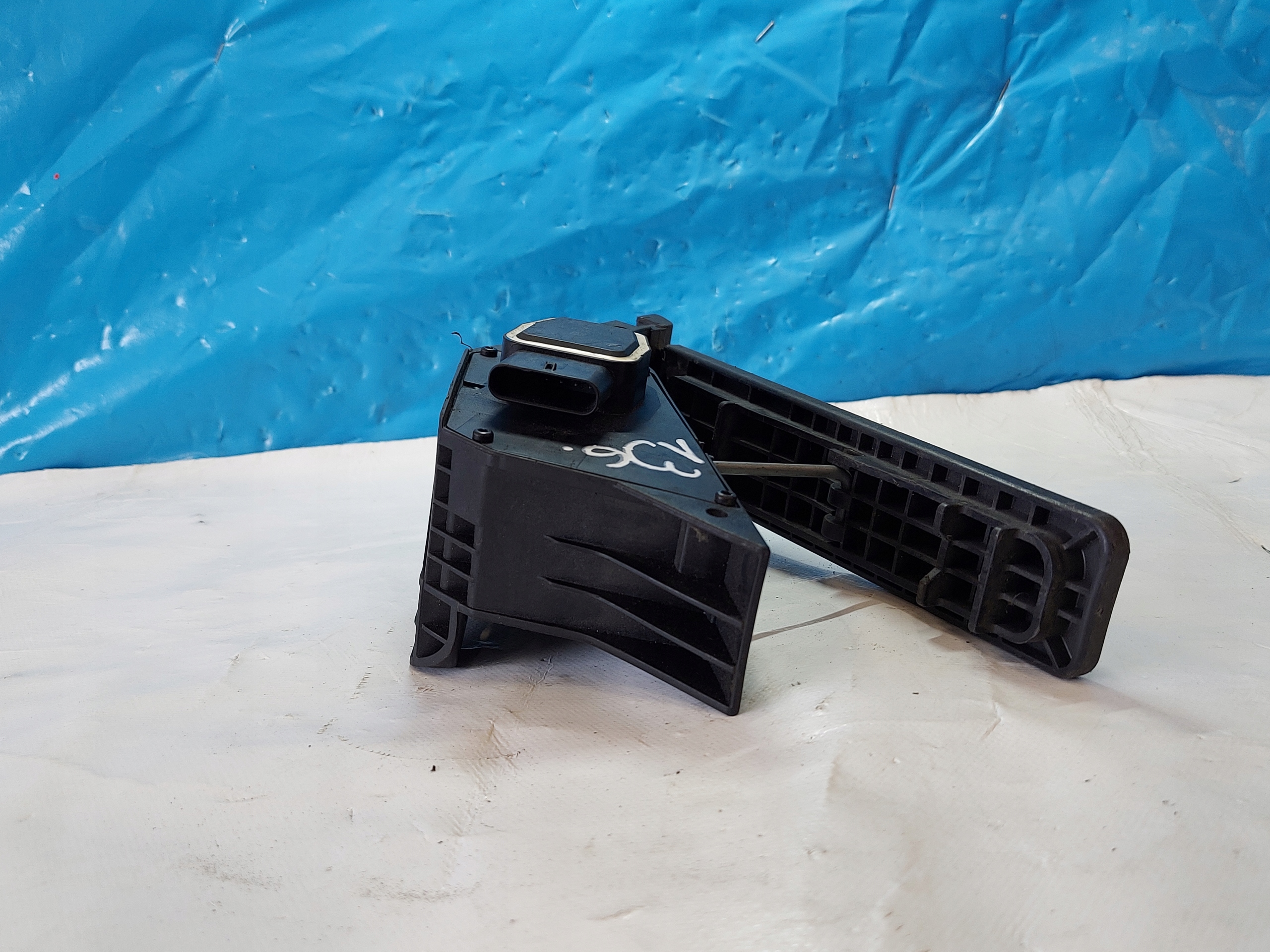 accelerator pedal MERCEDES W169 A1693000304