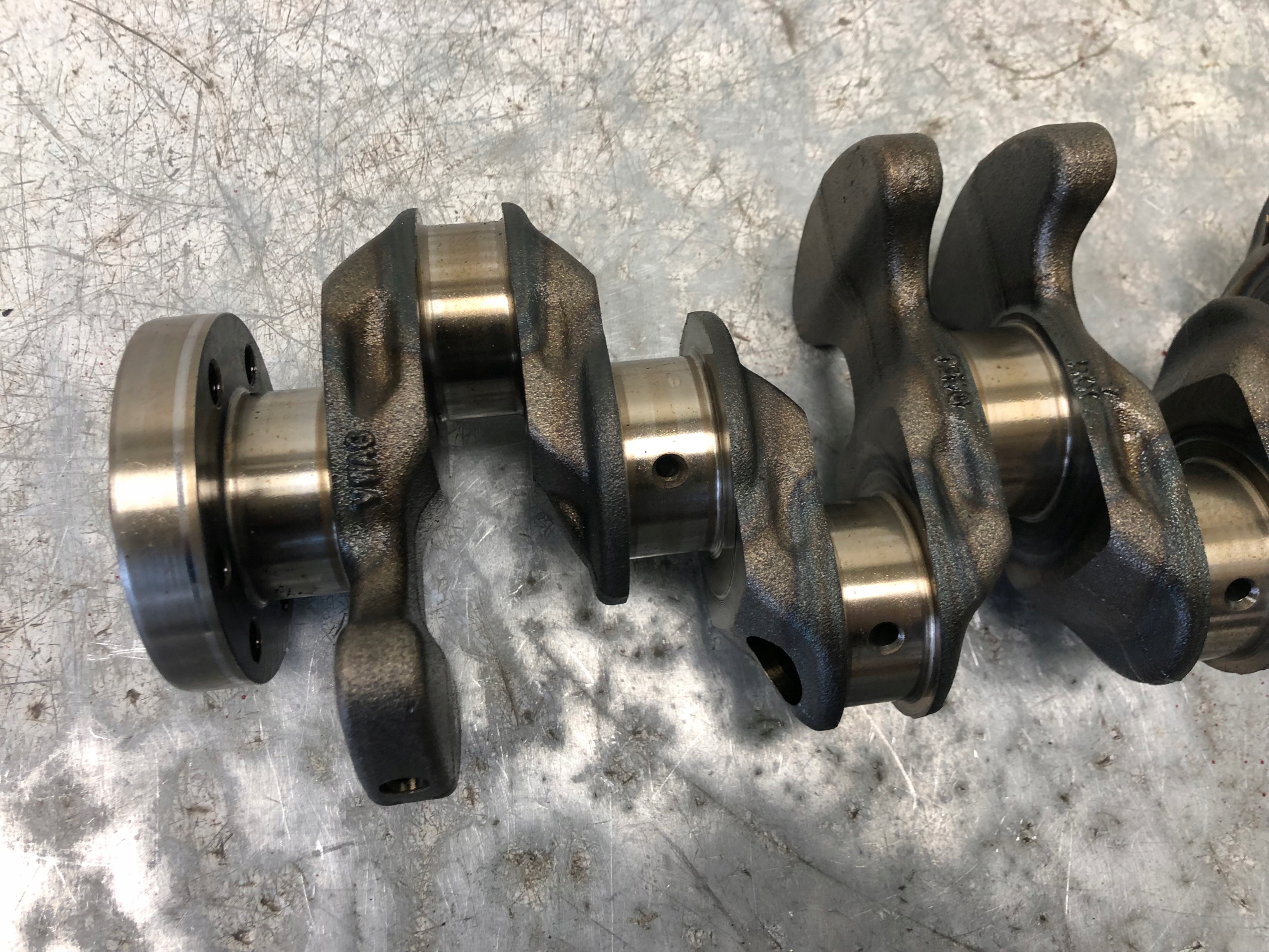 crank VW SKODA AUDI 1.4 TSI CZC 04E105209A