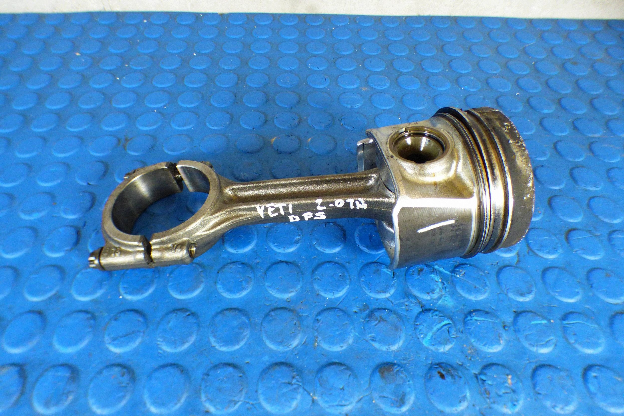 piston connecting rod DFS st.very good condition Skoda Yeti 2.0 TDI
