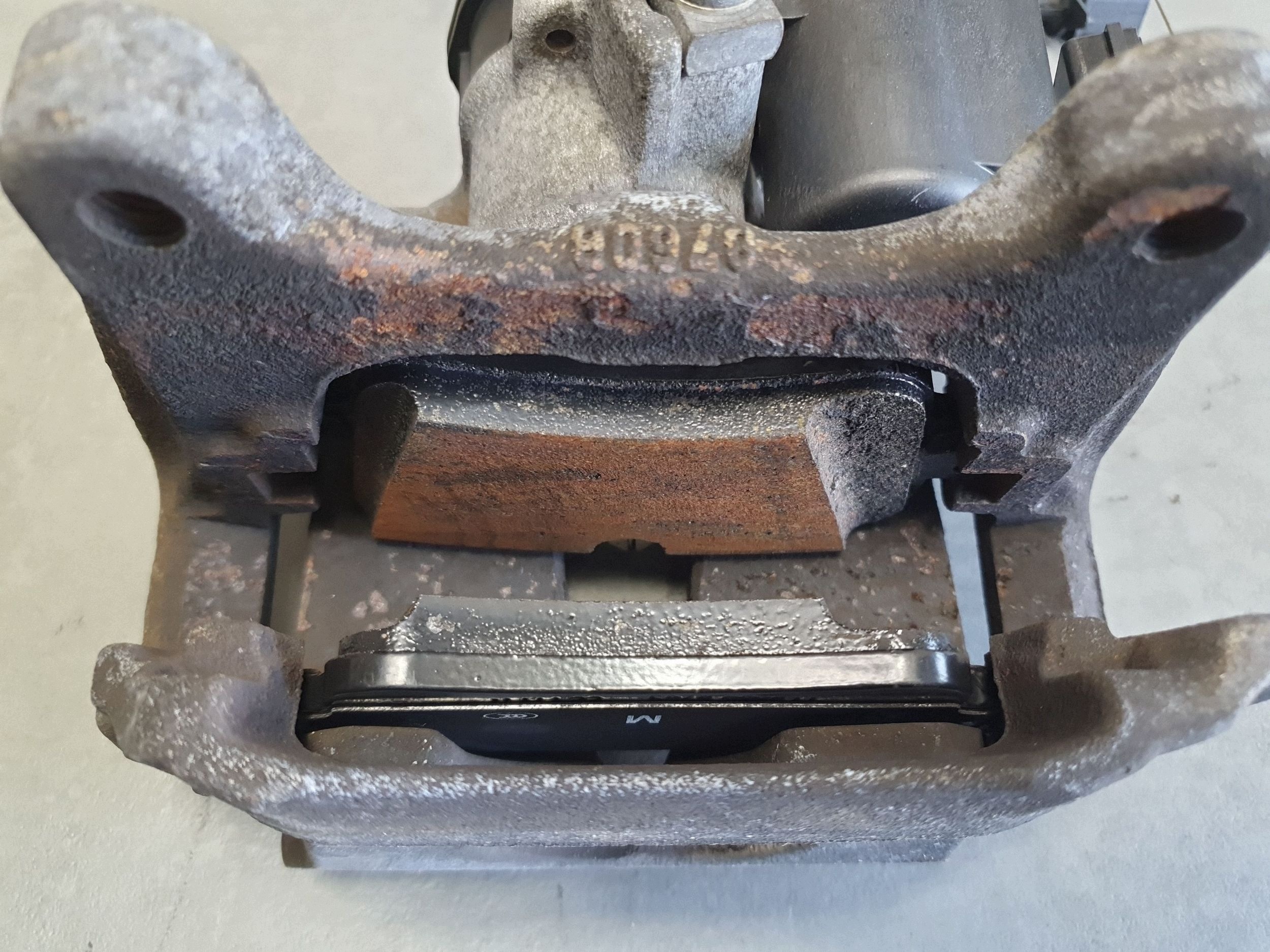 Audi Q7 4M caliper brake right rear part rear 4M0615406AR