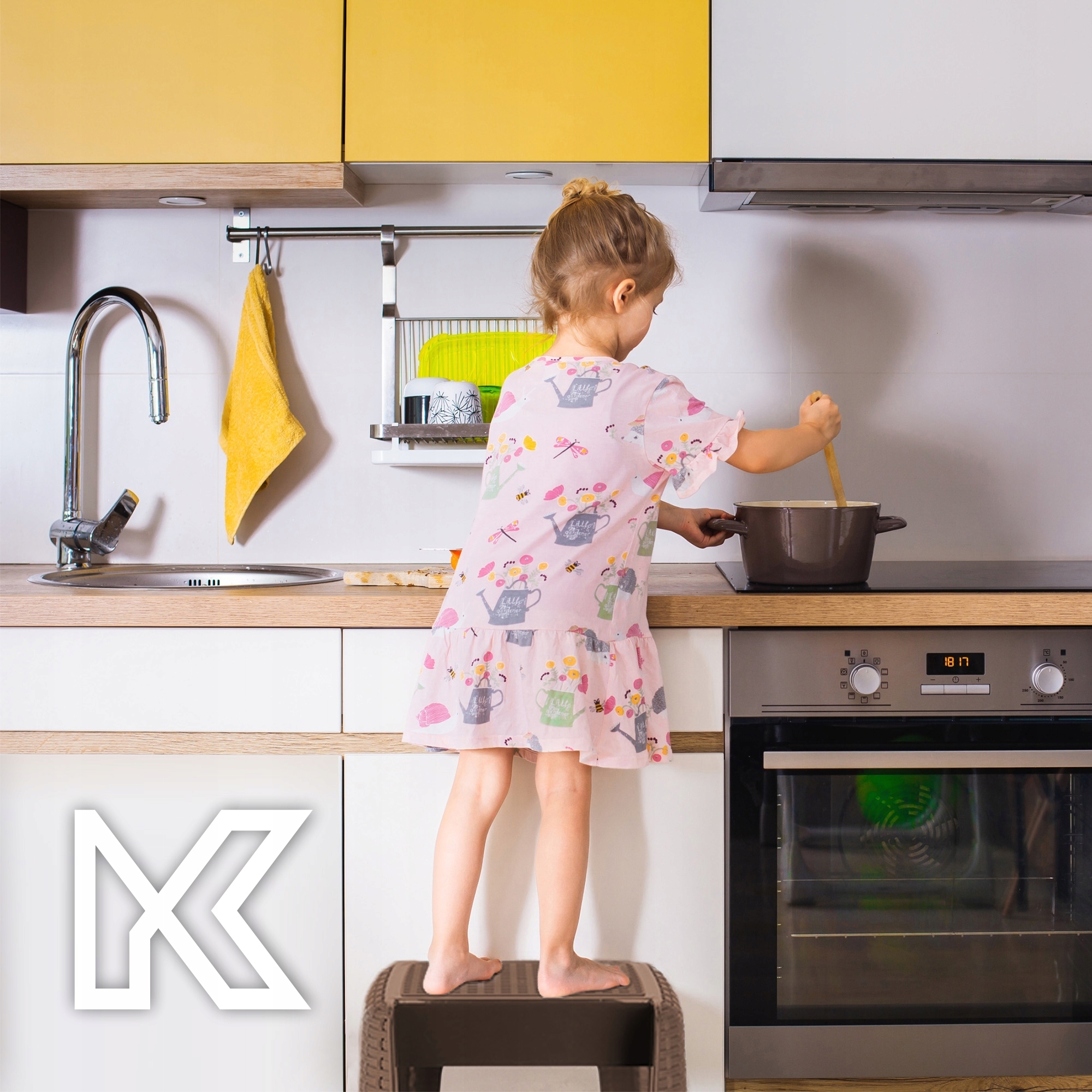 TABORET STOŁEK KUCHENNY DRABINKA SOLIDNY ANTYPOŚLIZGOWY ZE SCHODKIEM 160kg Wysokość mebla 48.5 cm