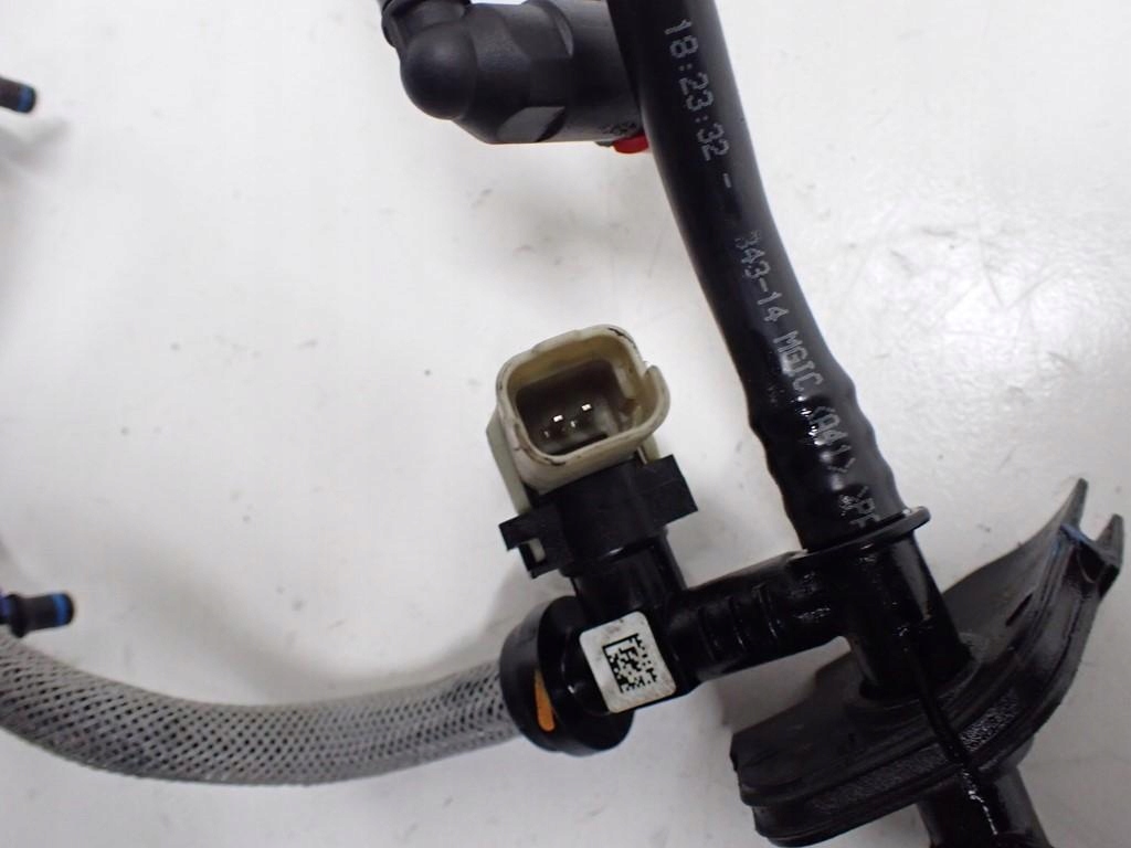 WĄŻ PRZEWÓD RURKA PALIWA WTRYSKÓW PRZELEWY VIVARO B TRAFIC III 1.6 DCi 19R Wersja Europejska