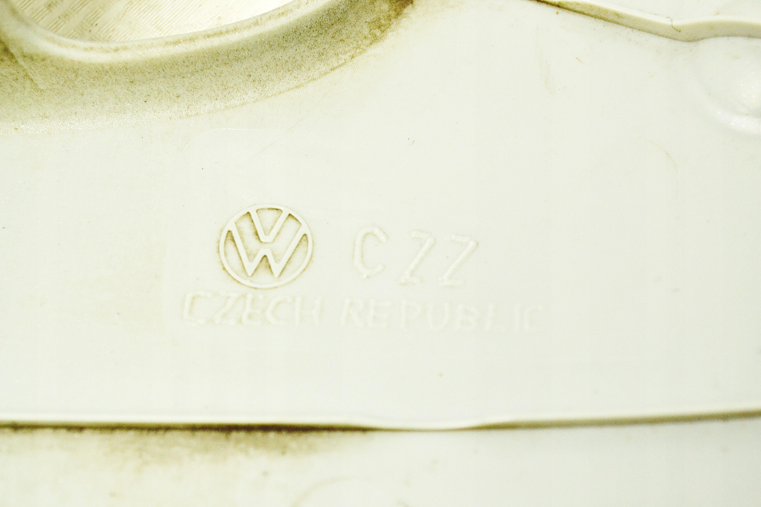 VW KOŁPAK KAPSEL 16 CALI 1TO601147C ORYGINAŁ ŁADNY Emblemat marki Volkswagen
