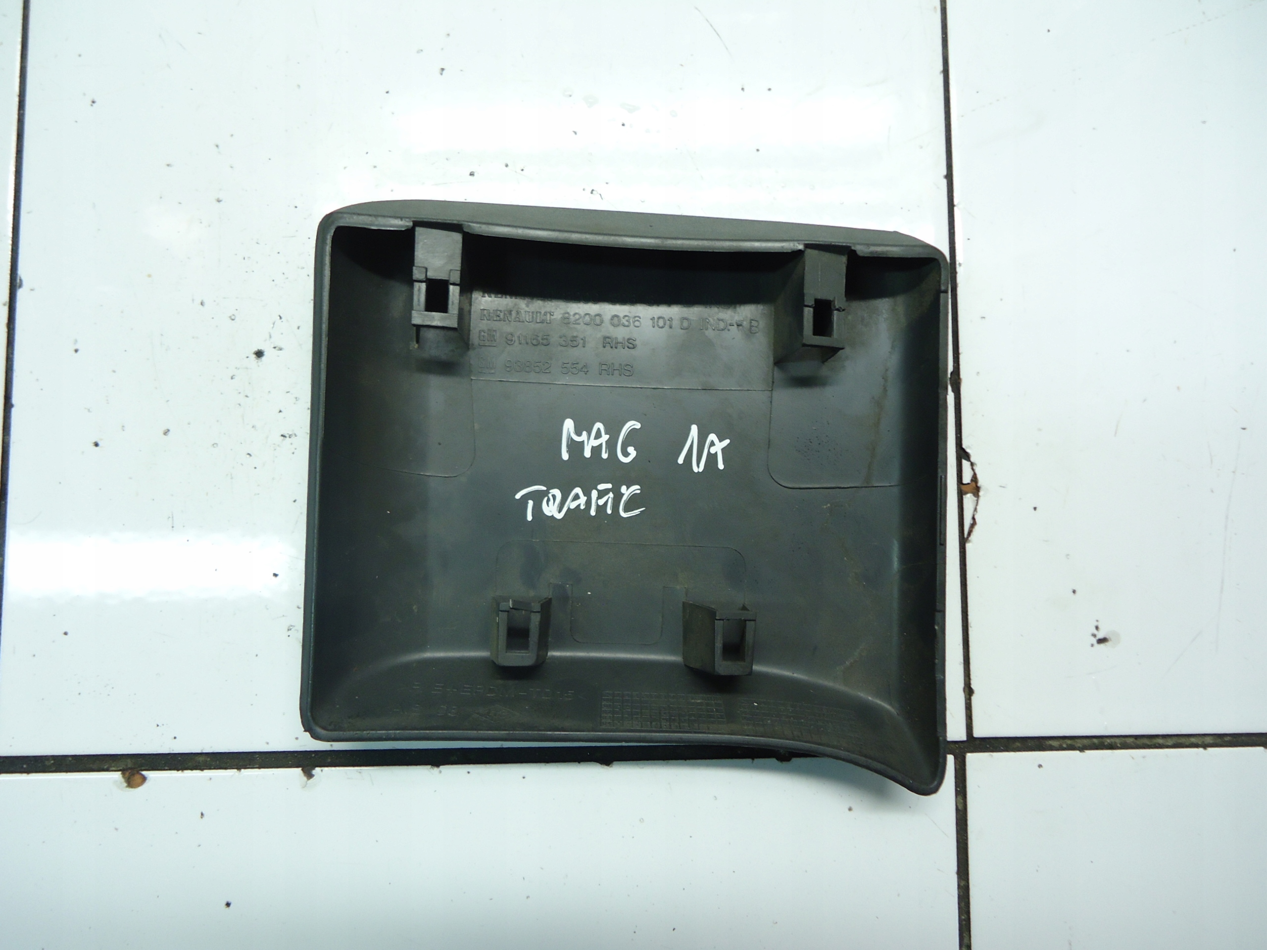 OPEL VIVARO RENAULT TRAFIC moulding side right 8200326371D 8200036101D
