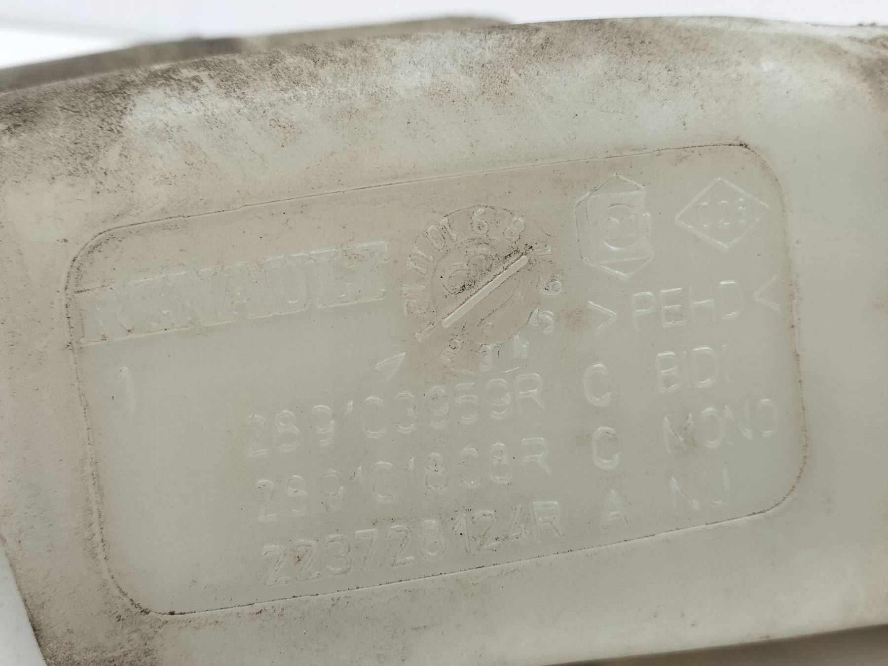 washer fluid tank Renault Safrane and (1992-2000)