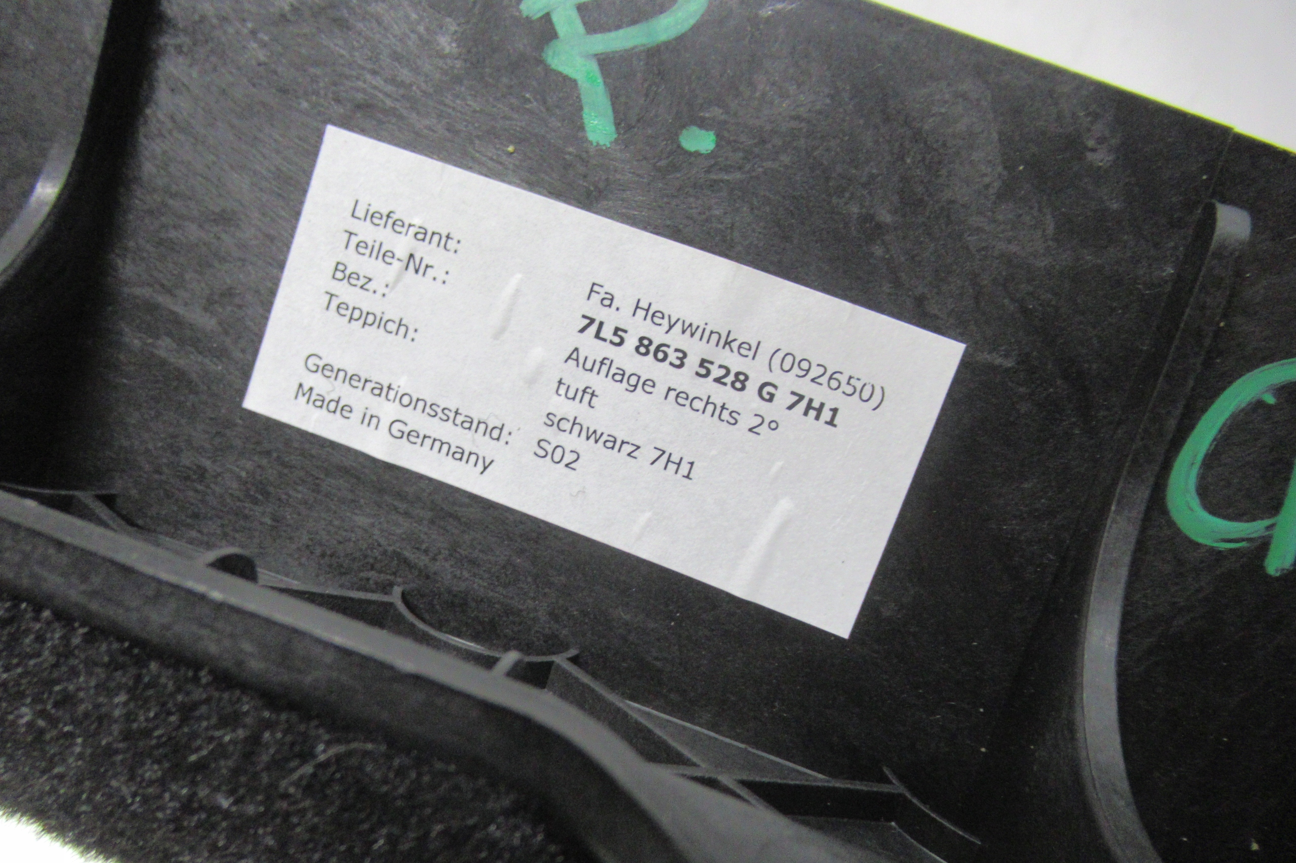 PORSCHE CAYENNE 09 moulding boot right