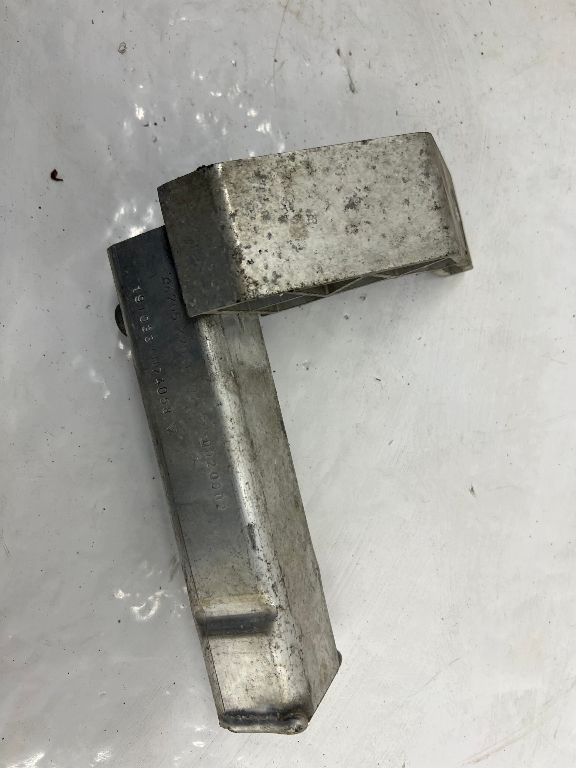 MERCEDES C-KLASA W205 console beam tip left A2056203701 14