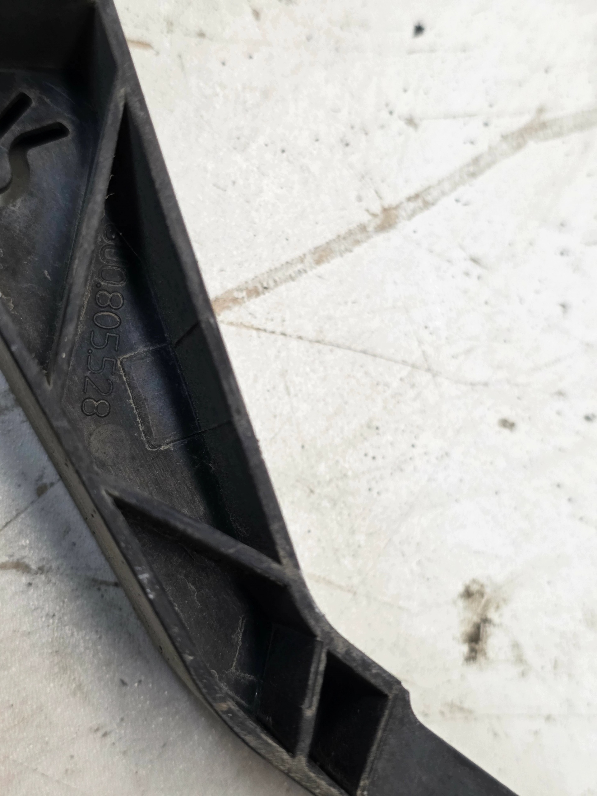 holder bearing supports front right lower AUDI Q3 8U 8U0805528