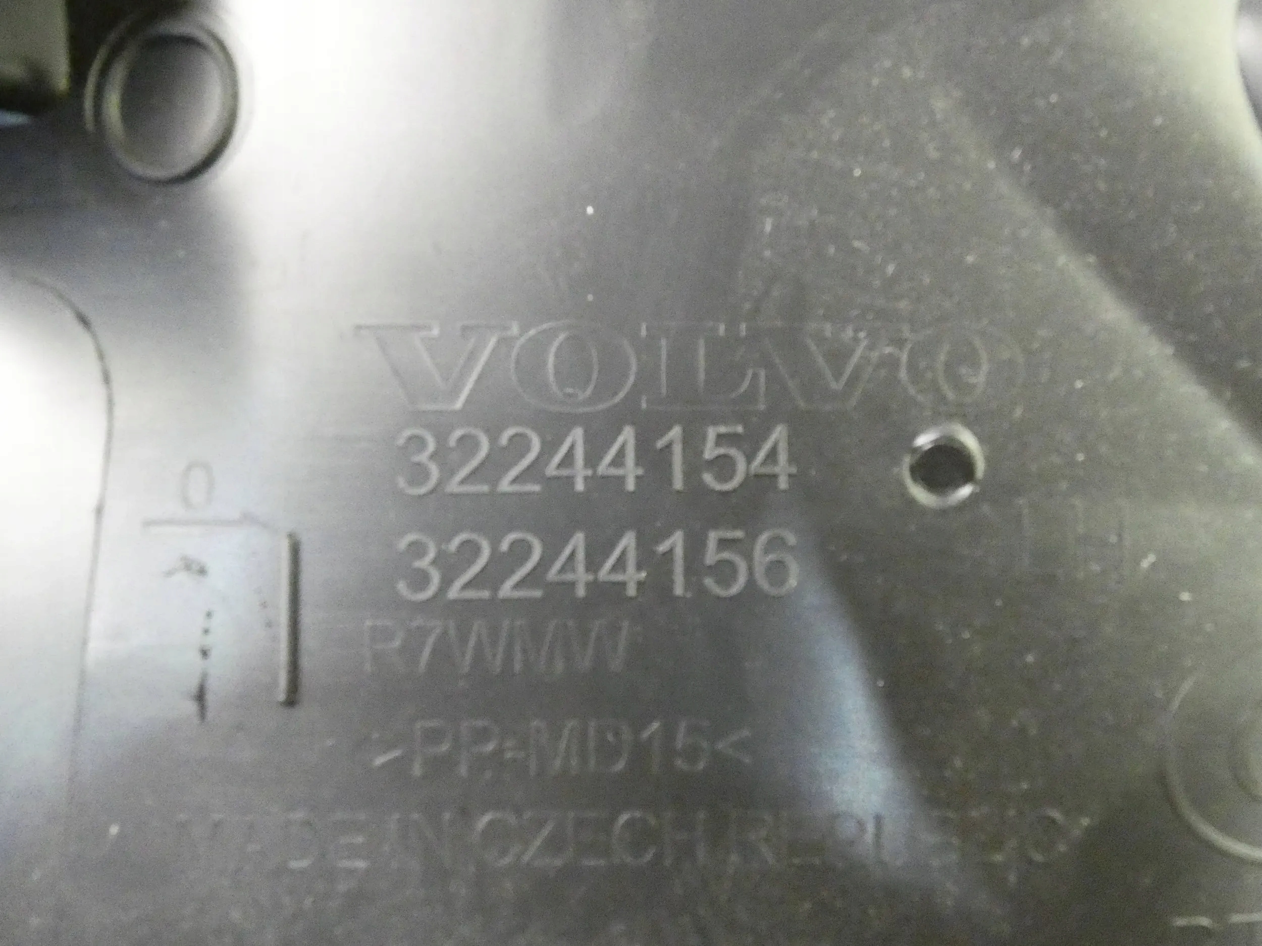 VOLVO XC40 BLENDE ABDECKUNG SLUPKA C LINKS HECK