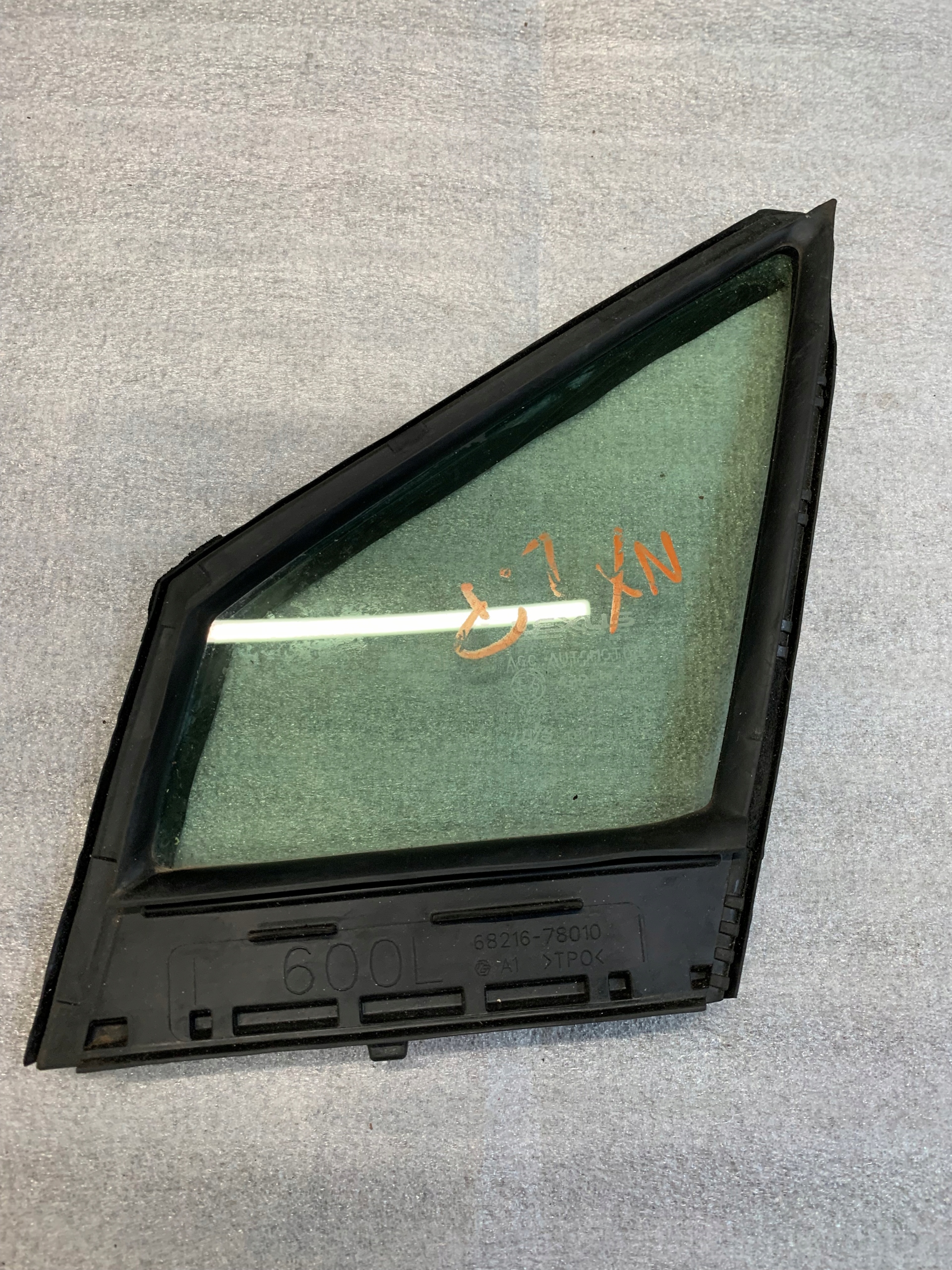 68216-78010 - СКЛО ДВЕРІ ЛІВИЙ ПЕРЕДНІЙ LEXUS NX