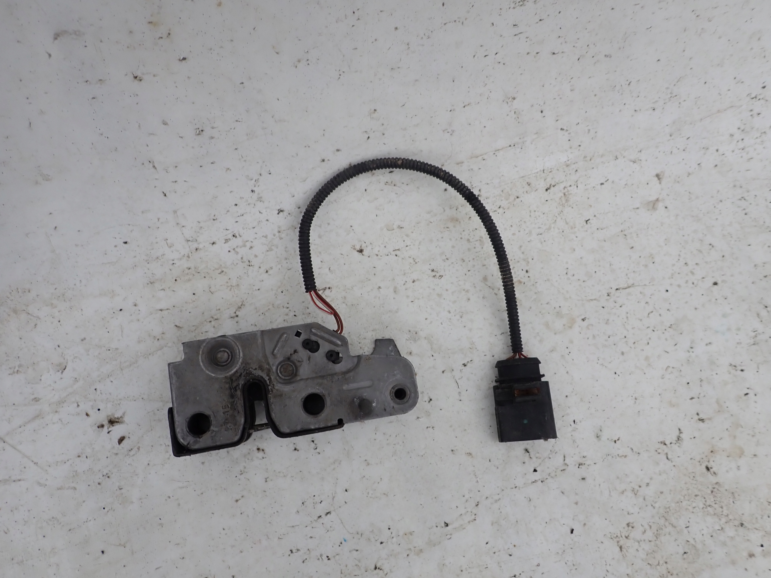 VW TOUAREG II 7P 10- lock RYGIEL bonnets