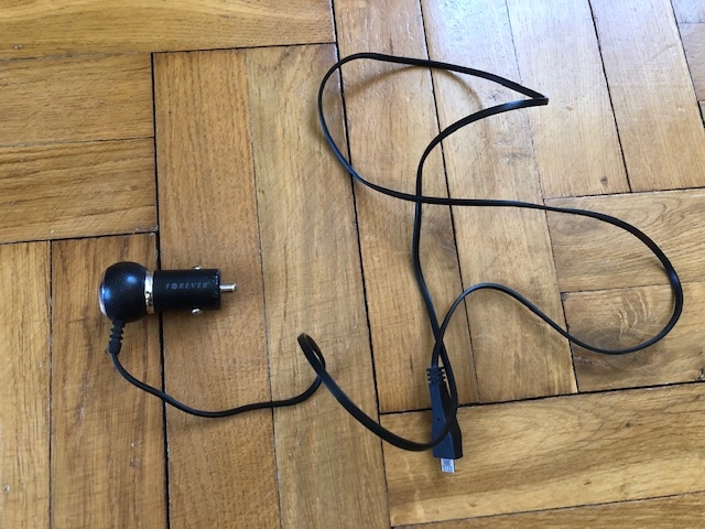 ŁADOWARKA DO AUTA FOREVER Producent Forever