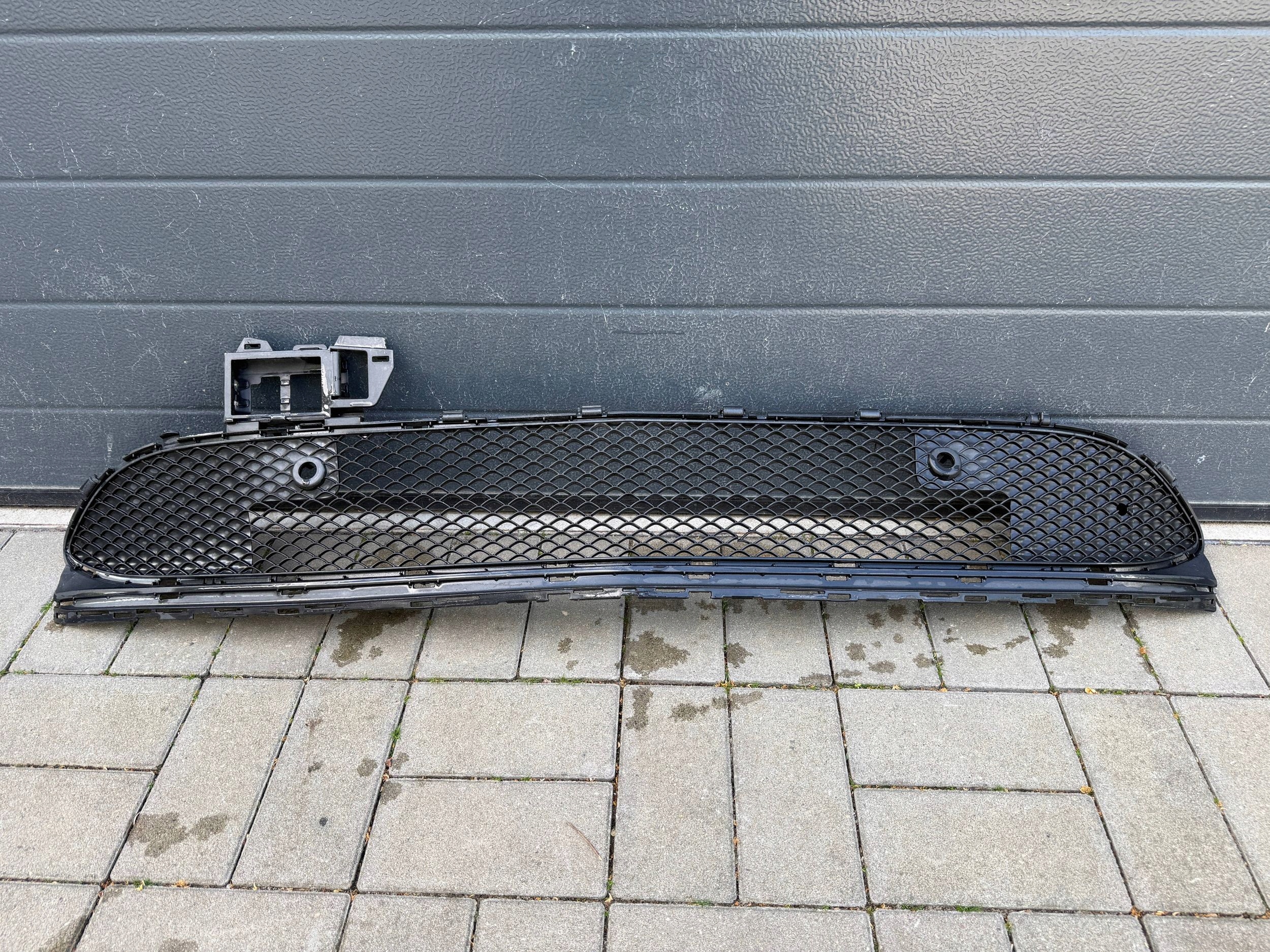 Mercedes Cla 117 12- grid of a bumper front
