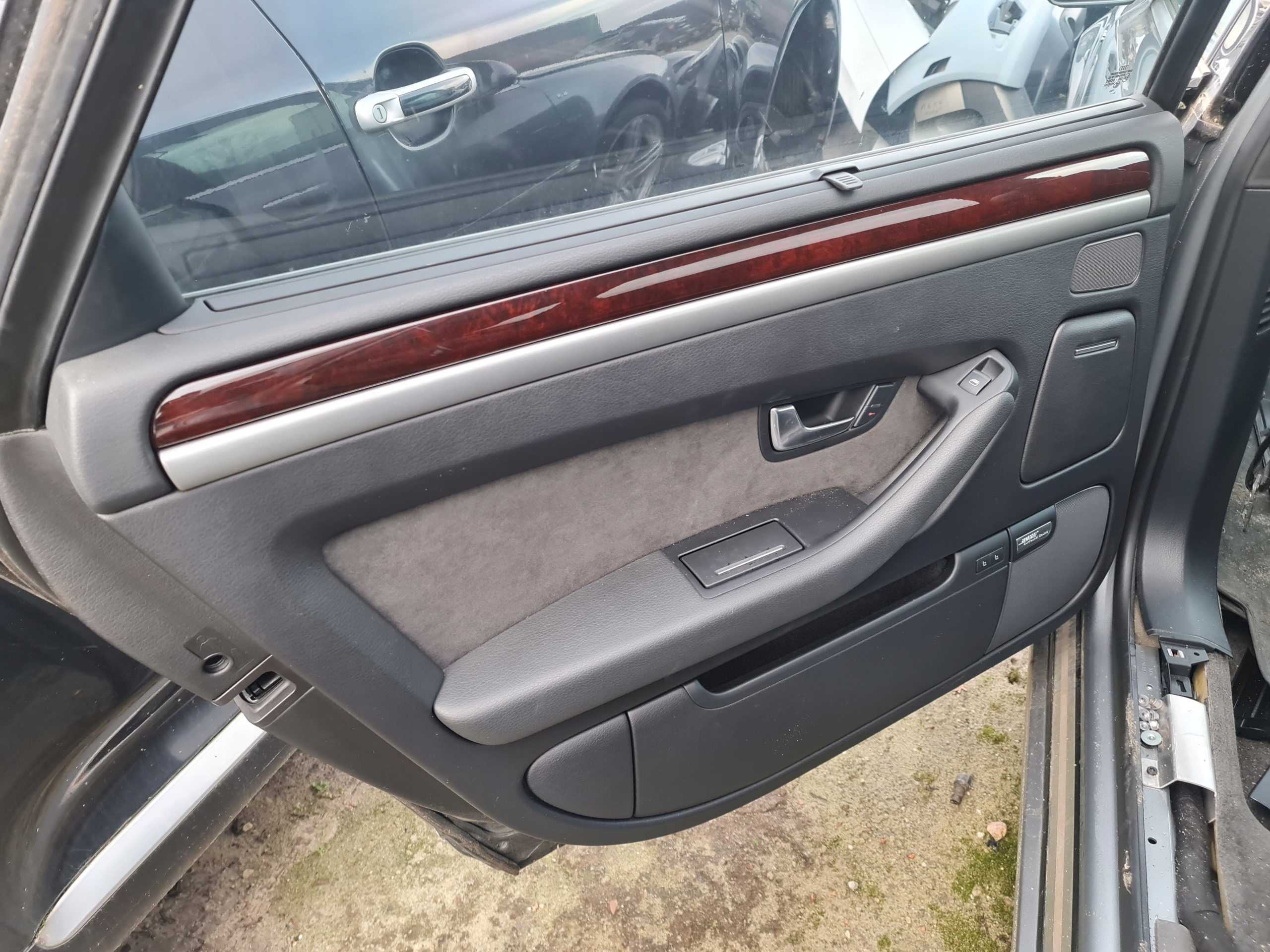 дверные карты левый зад Audi A8 D3 англия черный